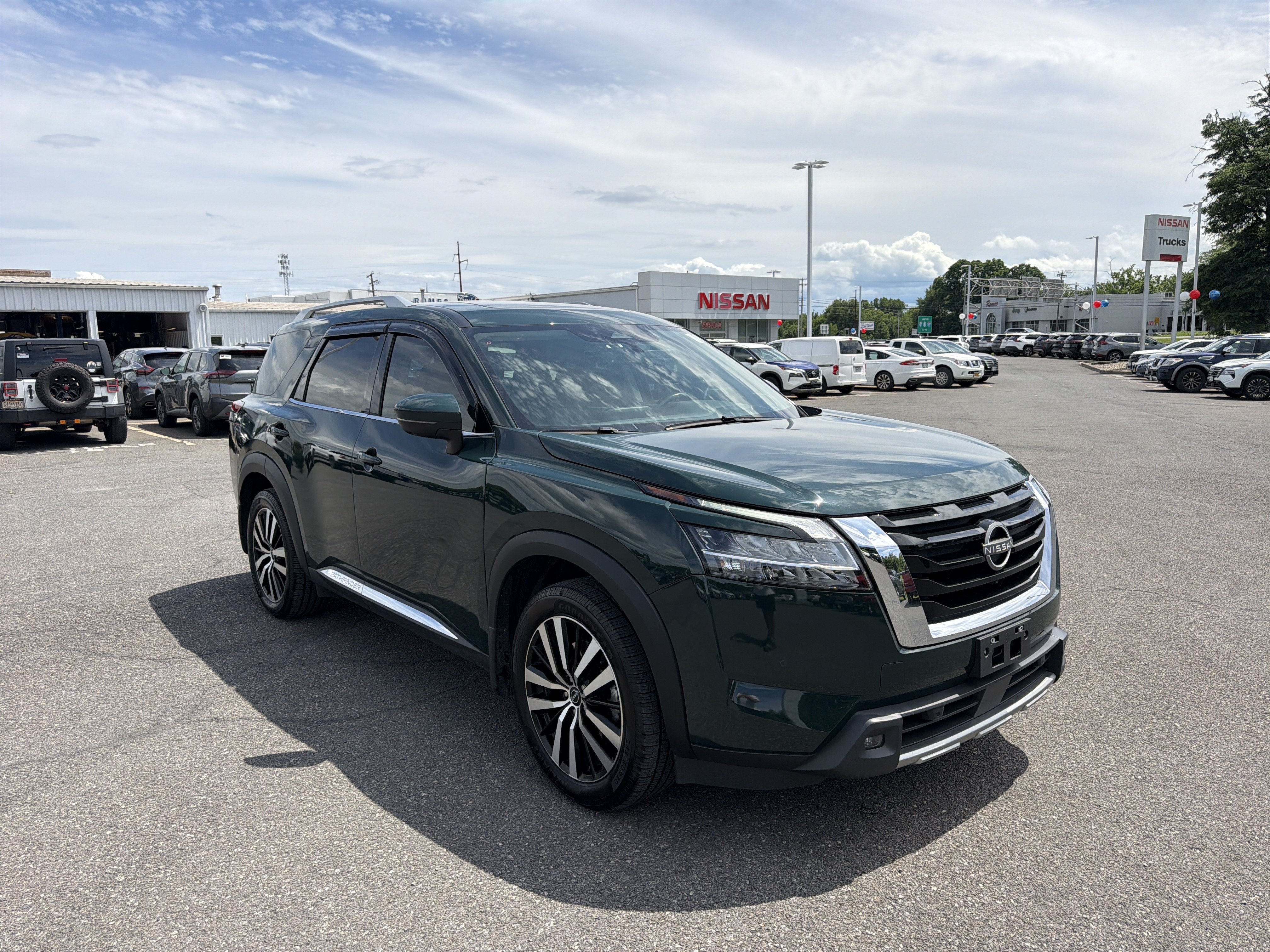2023 Nissan Pathfinder Platinum