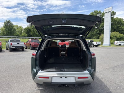 2023 Nissan Pathfinder Platinum