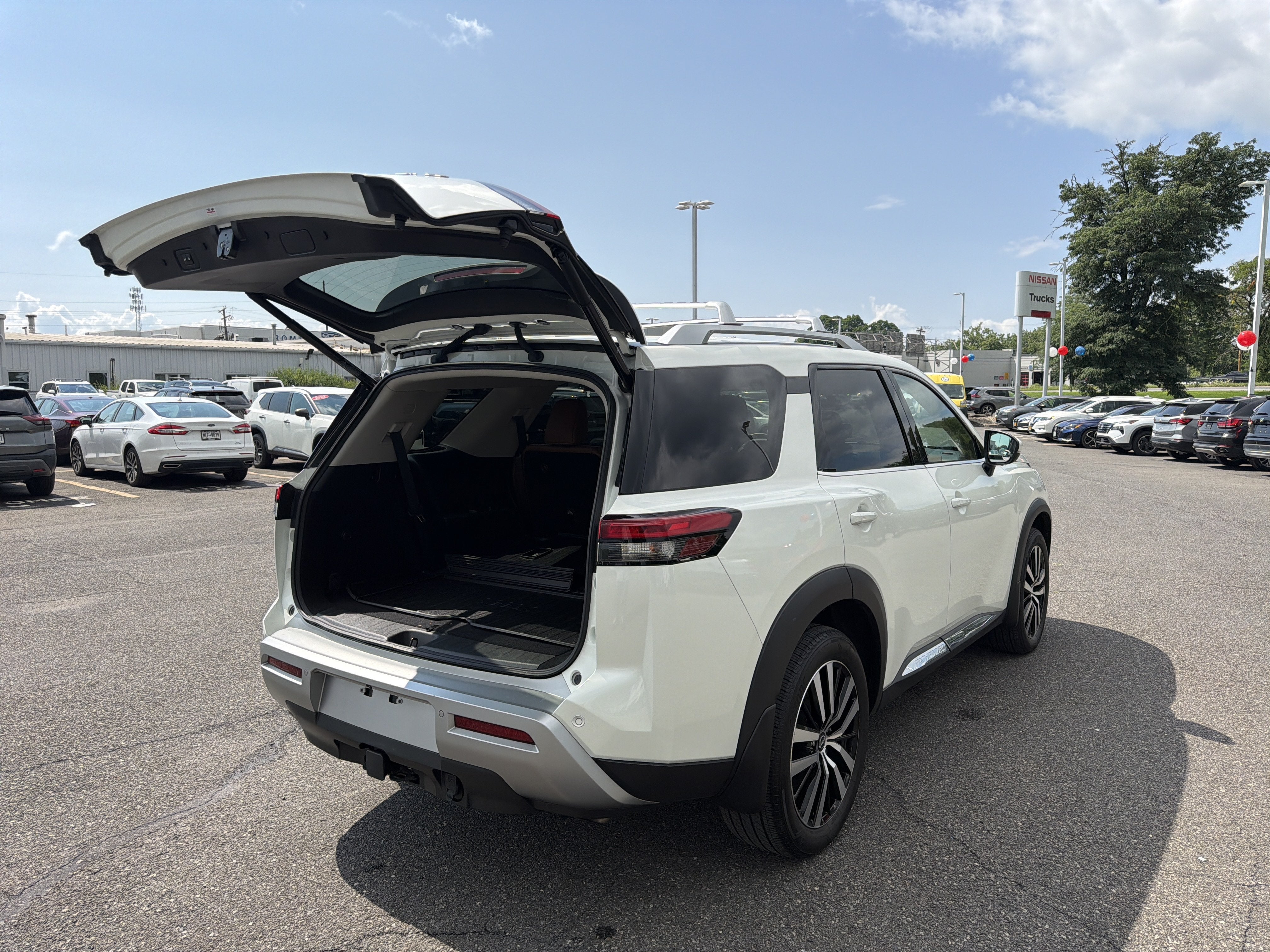 2023 Nissan Pathfinder Platinum