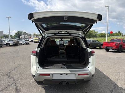 2023 Nissan Pathfinder Platinum