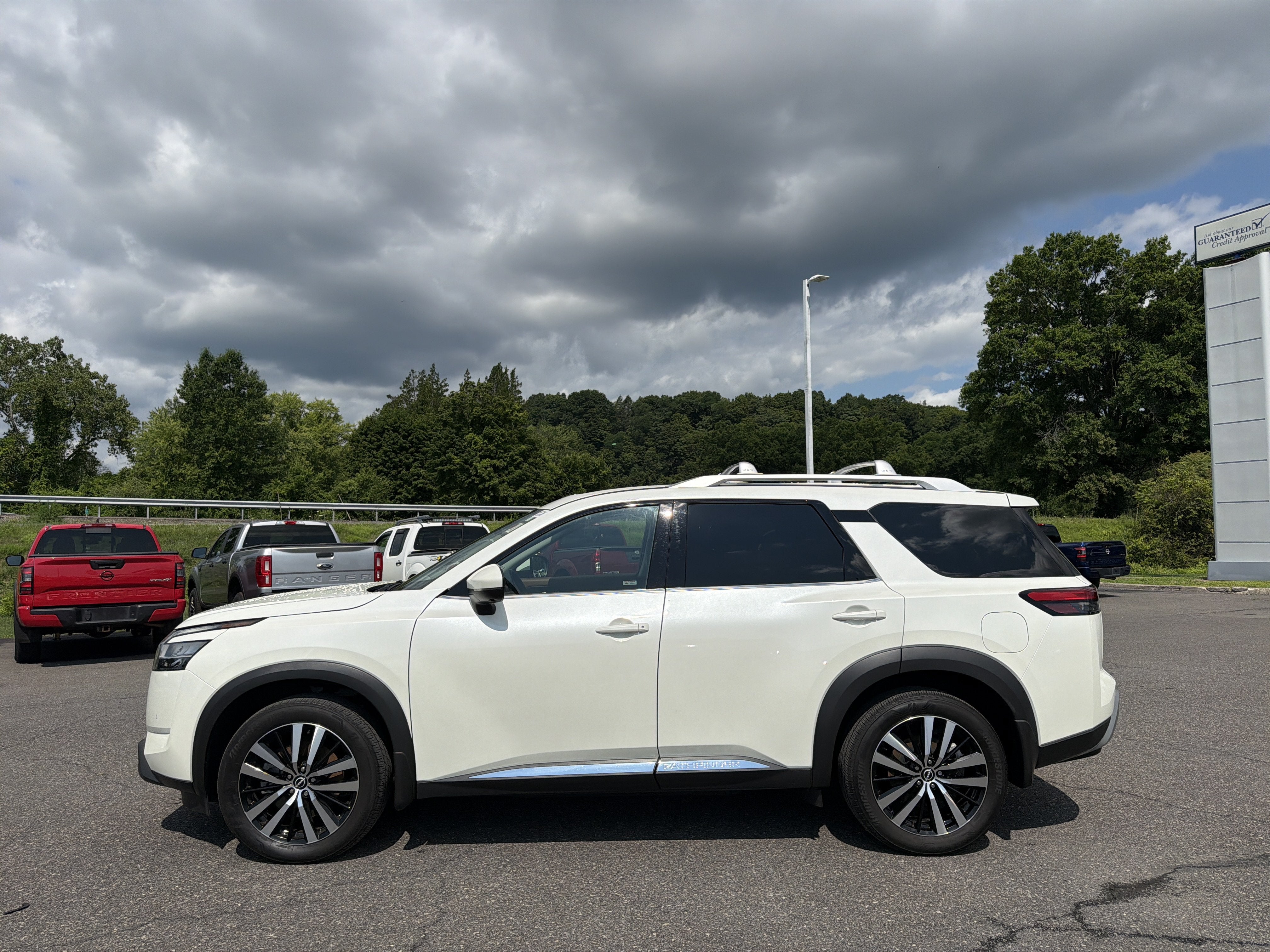 2023 Nissan Pathfinder Platinum