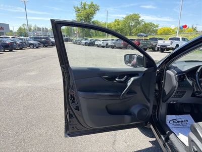 2022 Nissan Rogue Sport SV