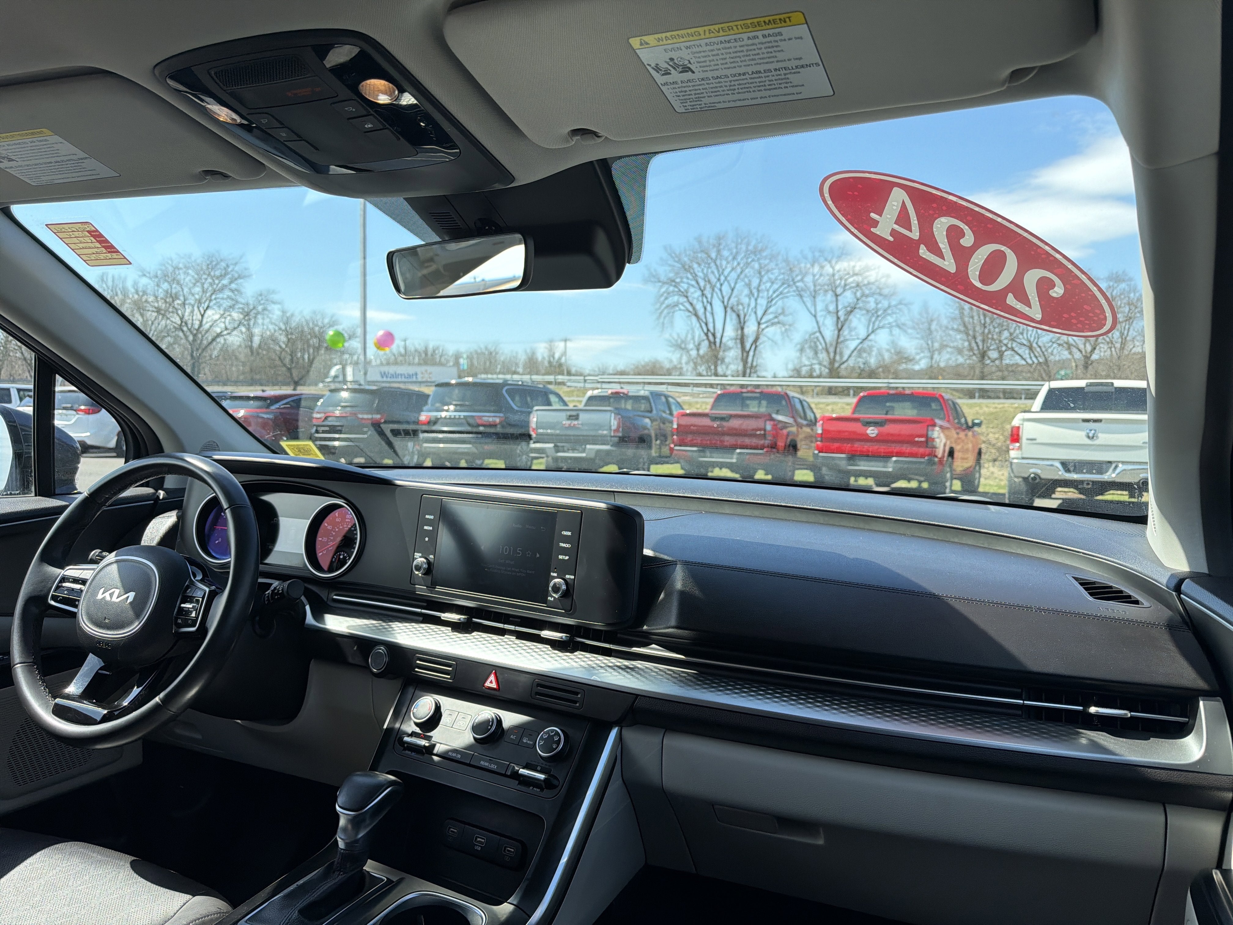 2024 Kia Carnival LX