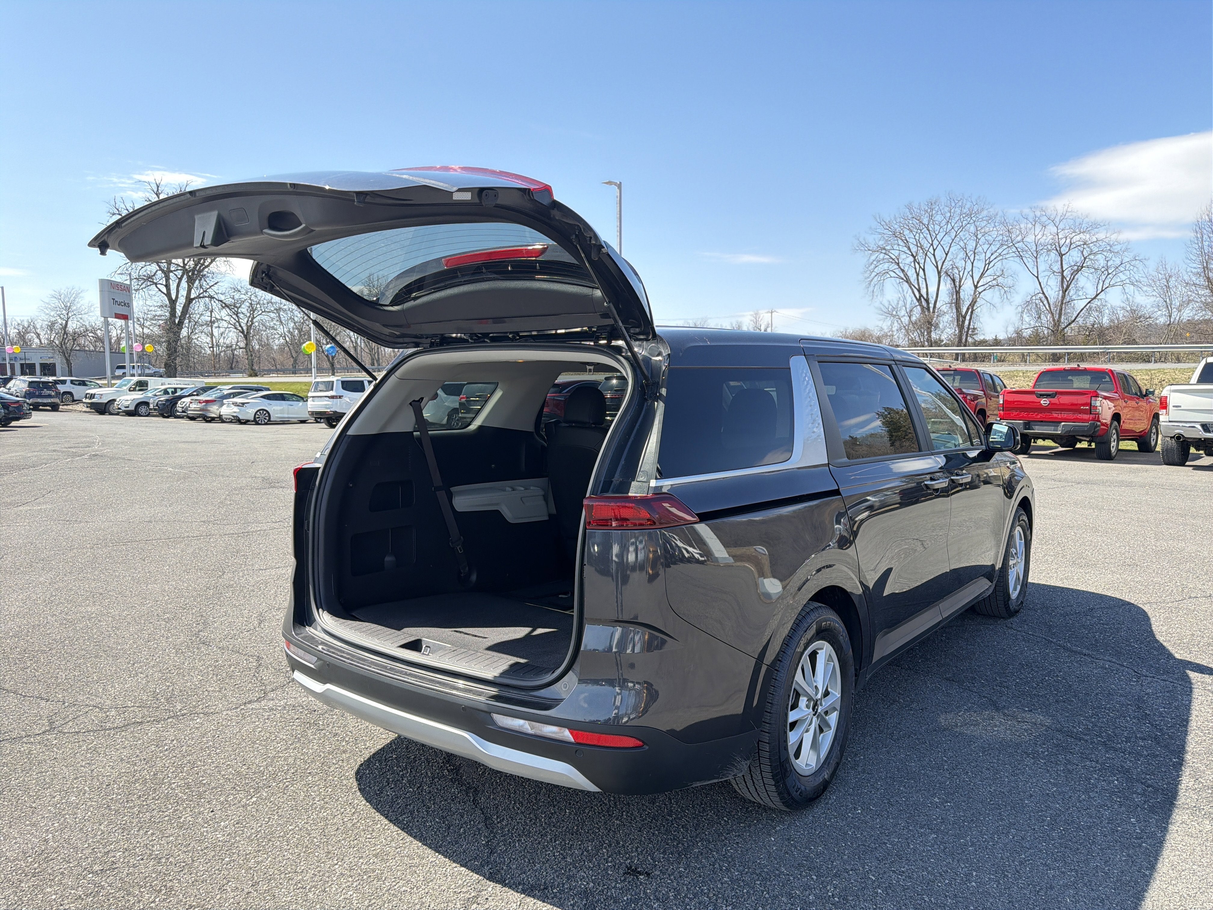 2024 Kia Carnival LX