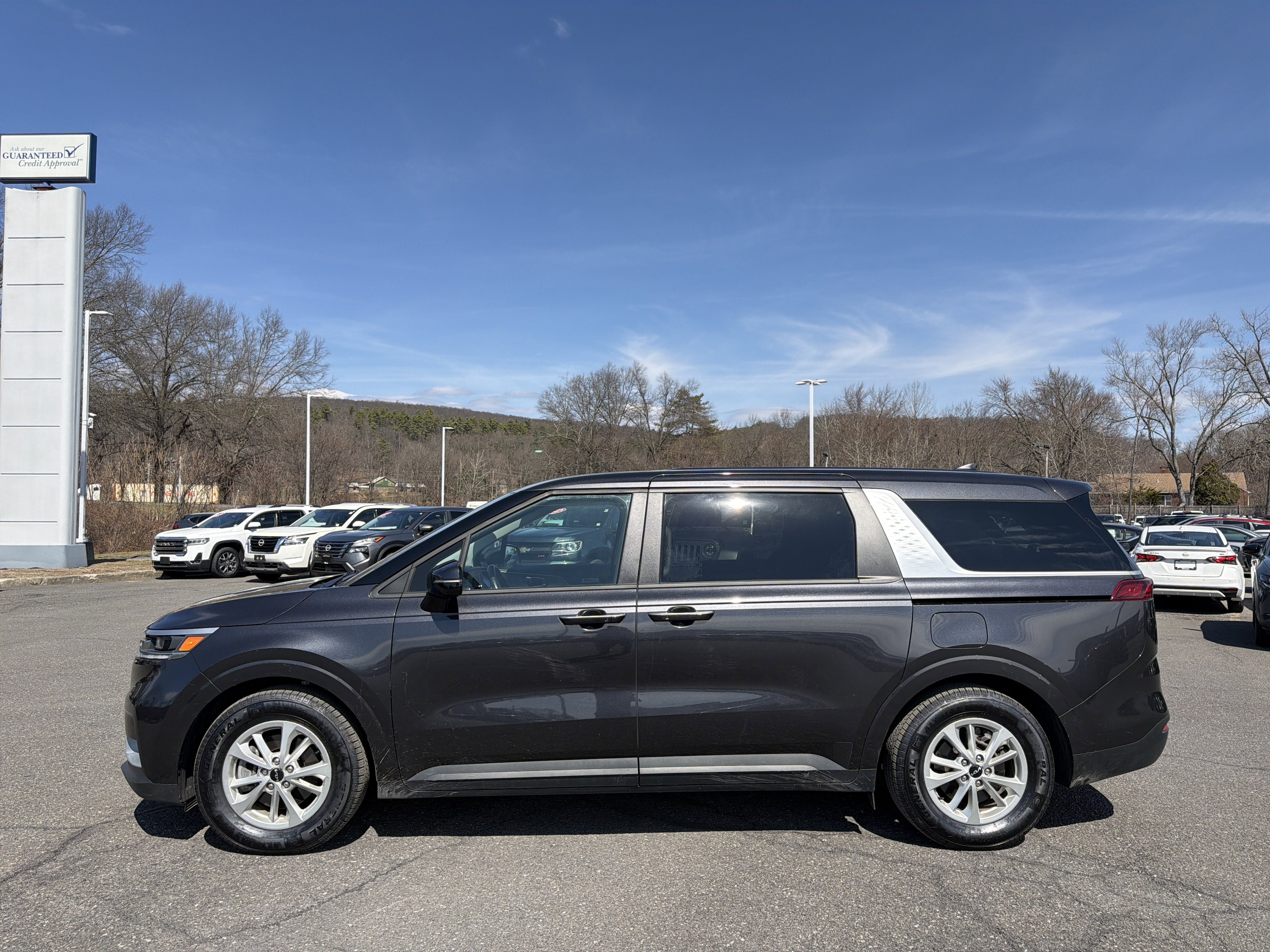 2024 Kia Carnival LX