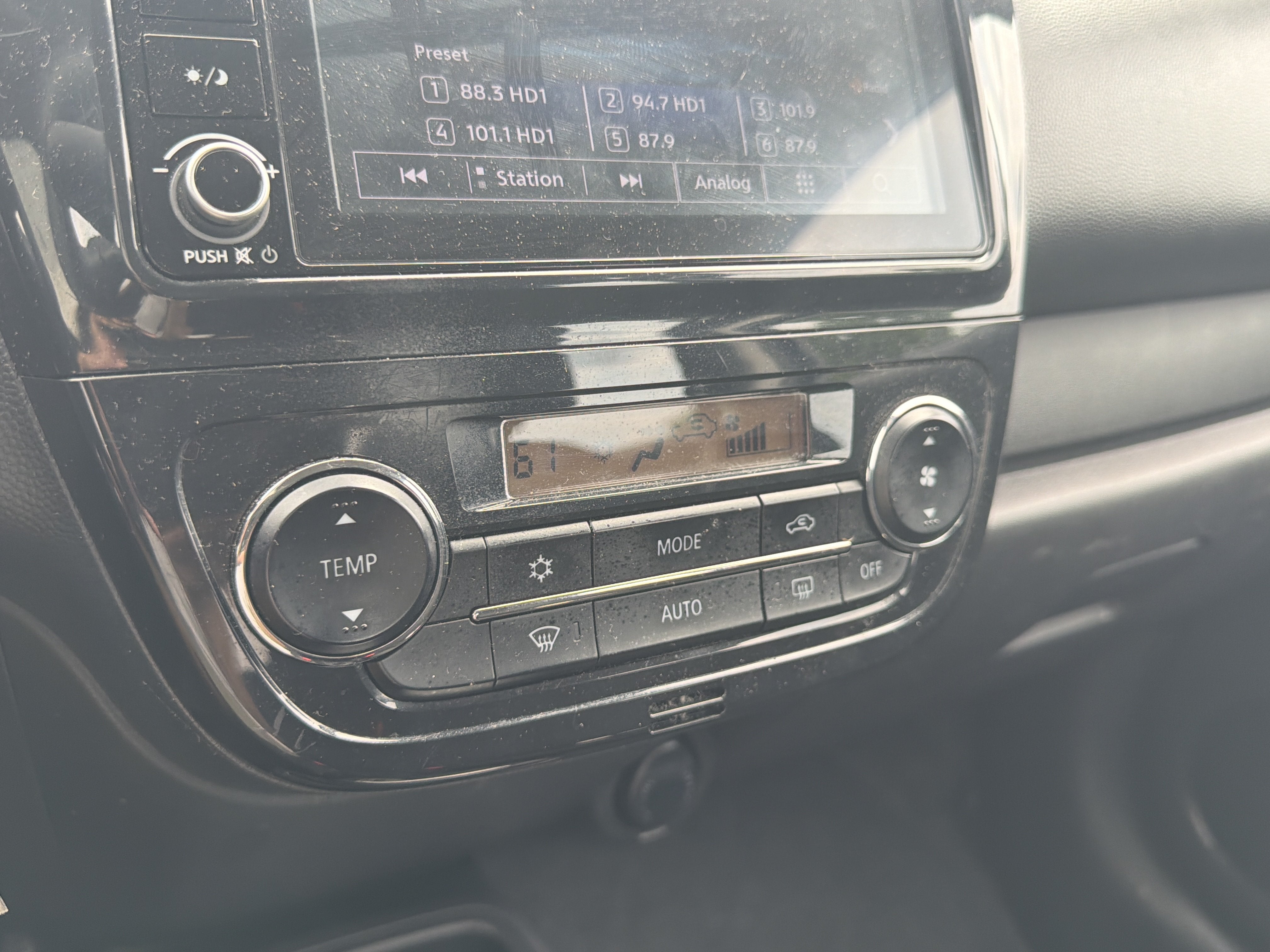2024 Mitsubishi Mirage ES