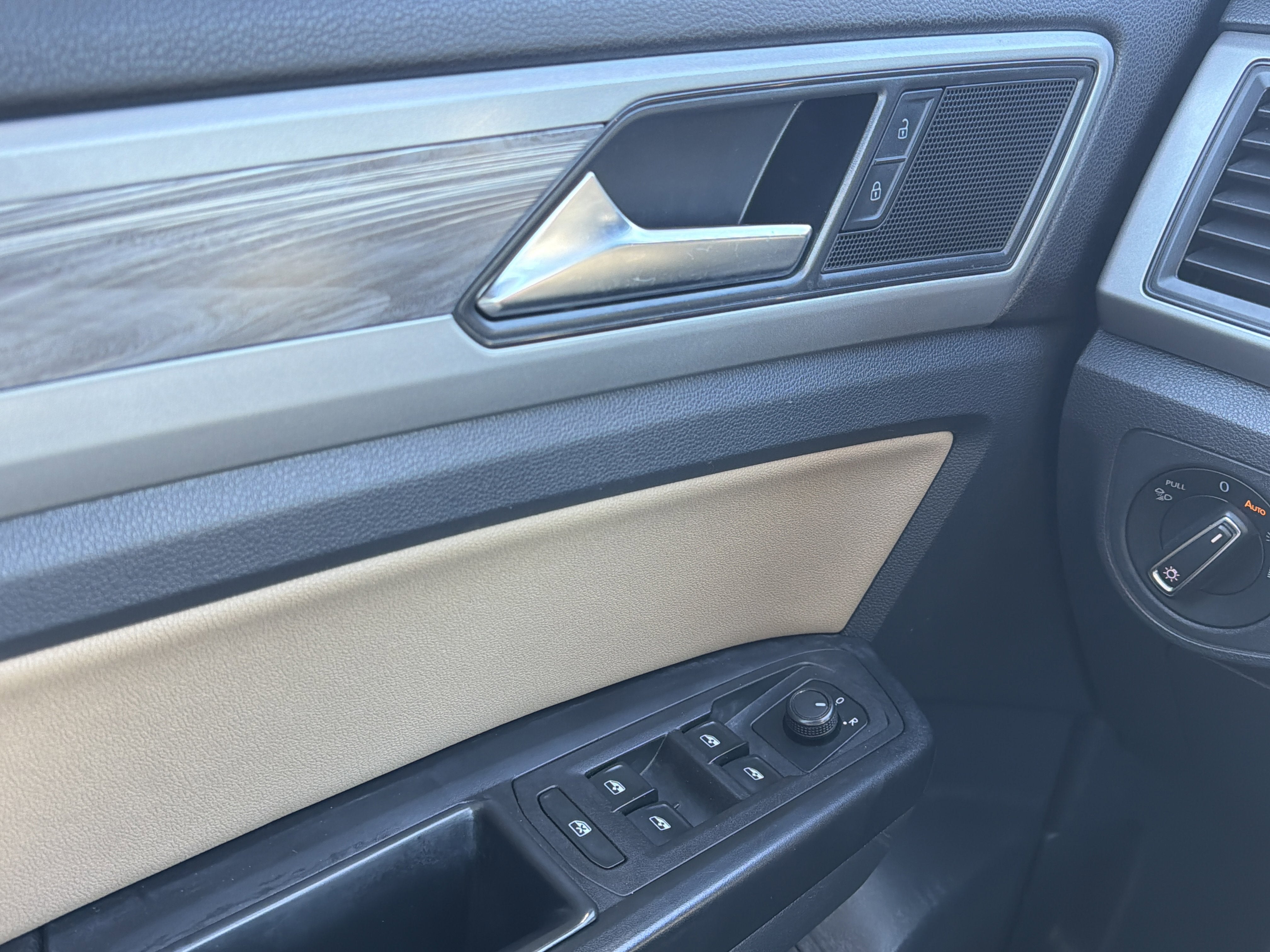 2020 Volkswagen Atlas Cross Sport 2.0T SE w/Technology 4Motion