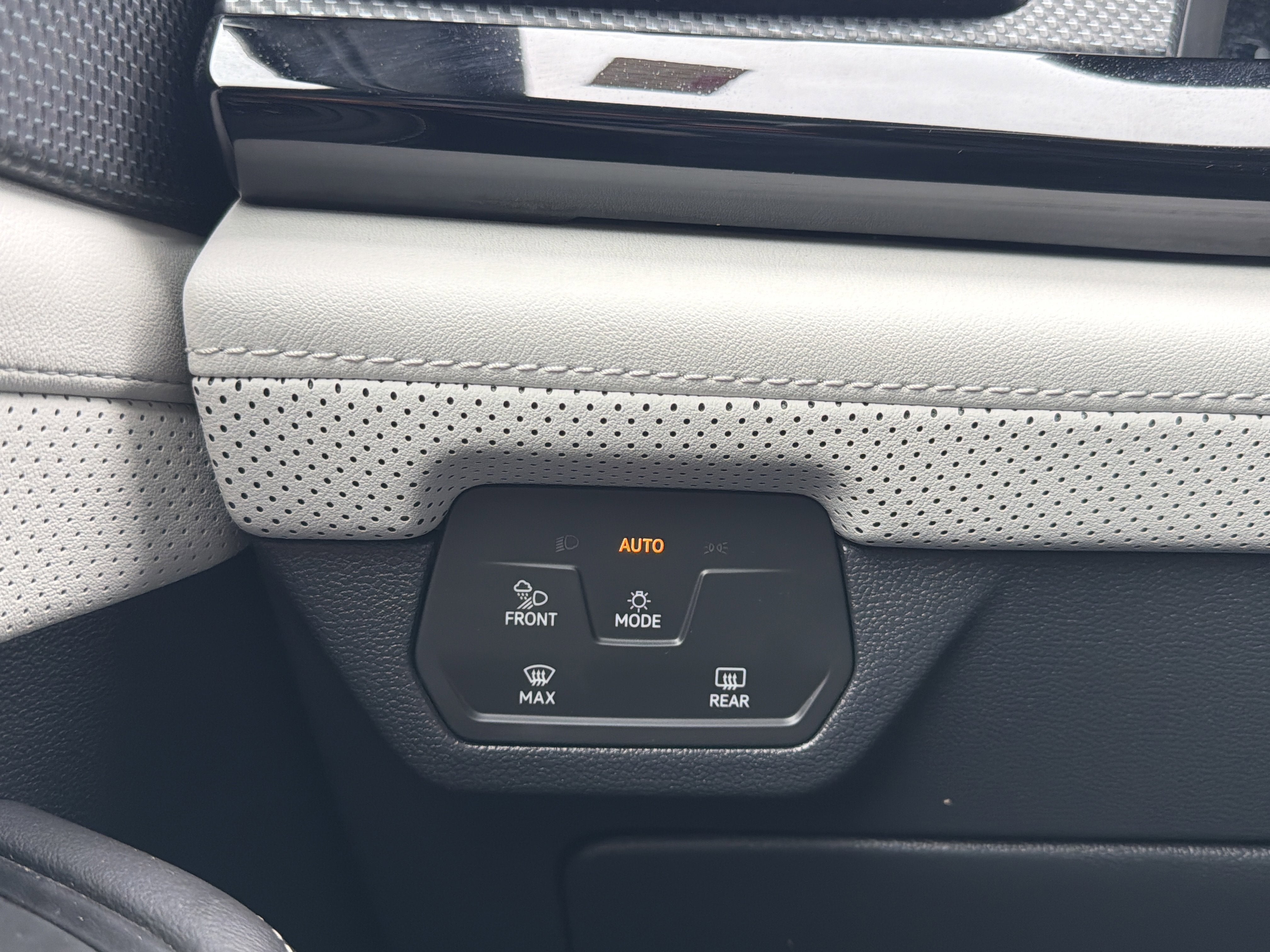 2024 Volkswagen Atlas Cross Sport 2.0T SEL Premium R-Line