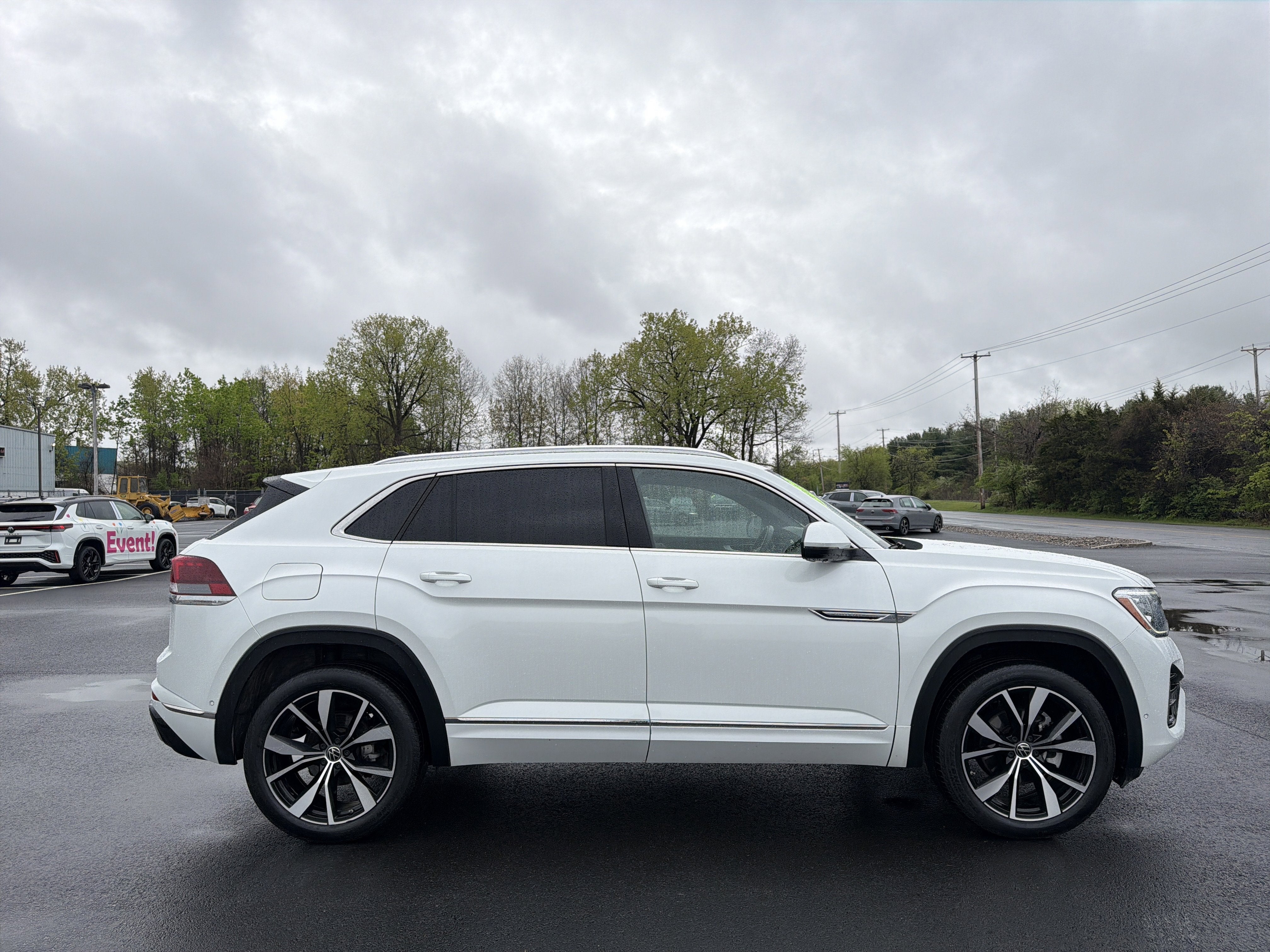 2024 Volkswagen Atlas Cross Sport 2.0T SEL Premium R-Line