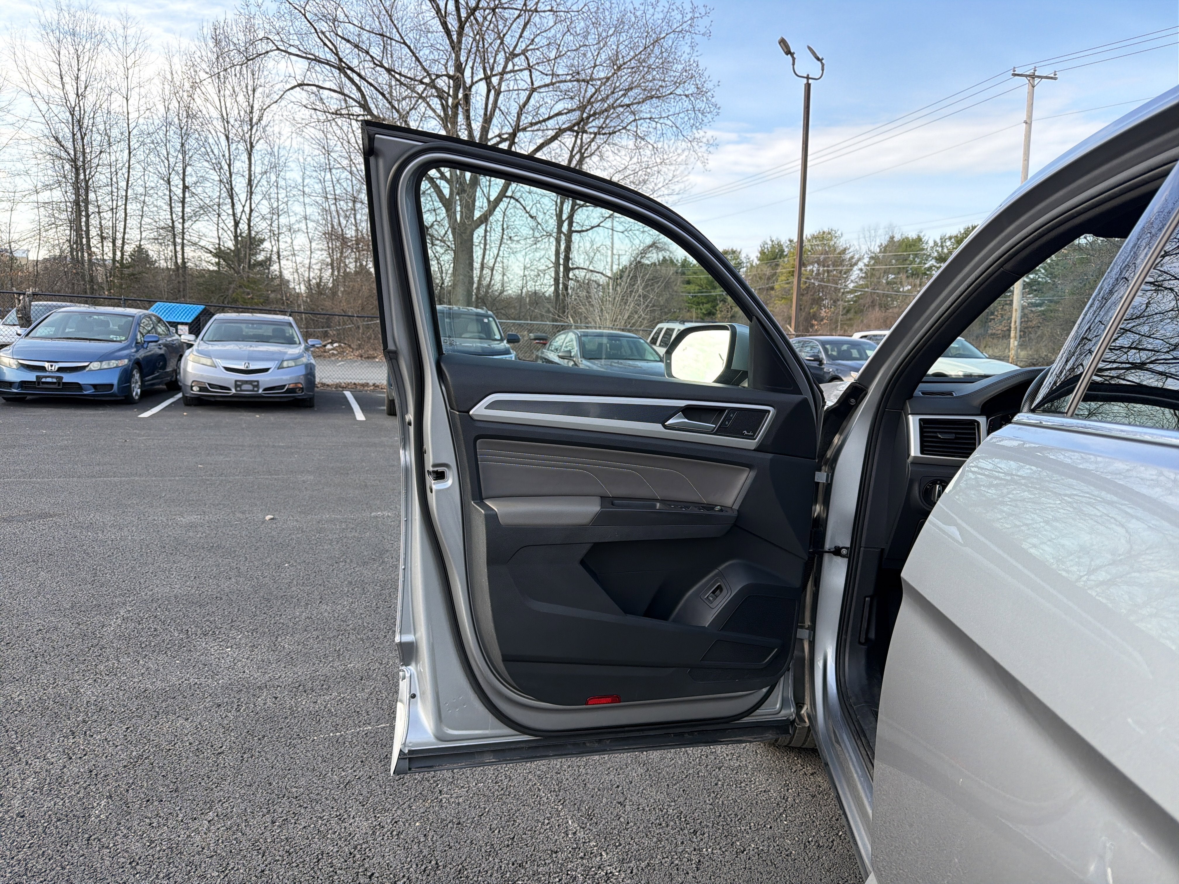 2022 Volkswagen Atlas Cross Sport 3.6L V6 SEL Premium R-Line