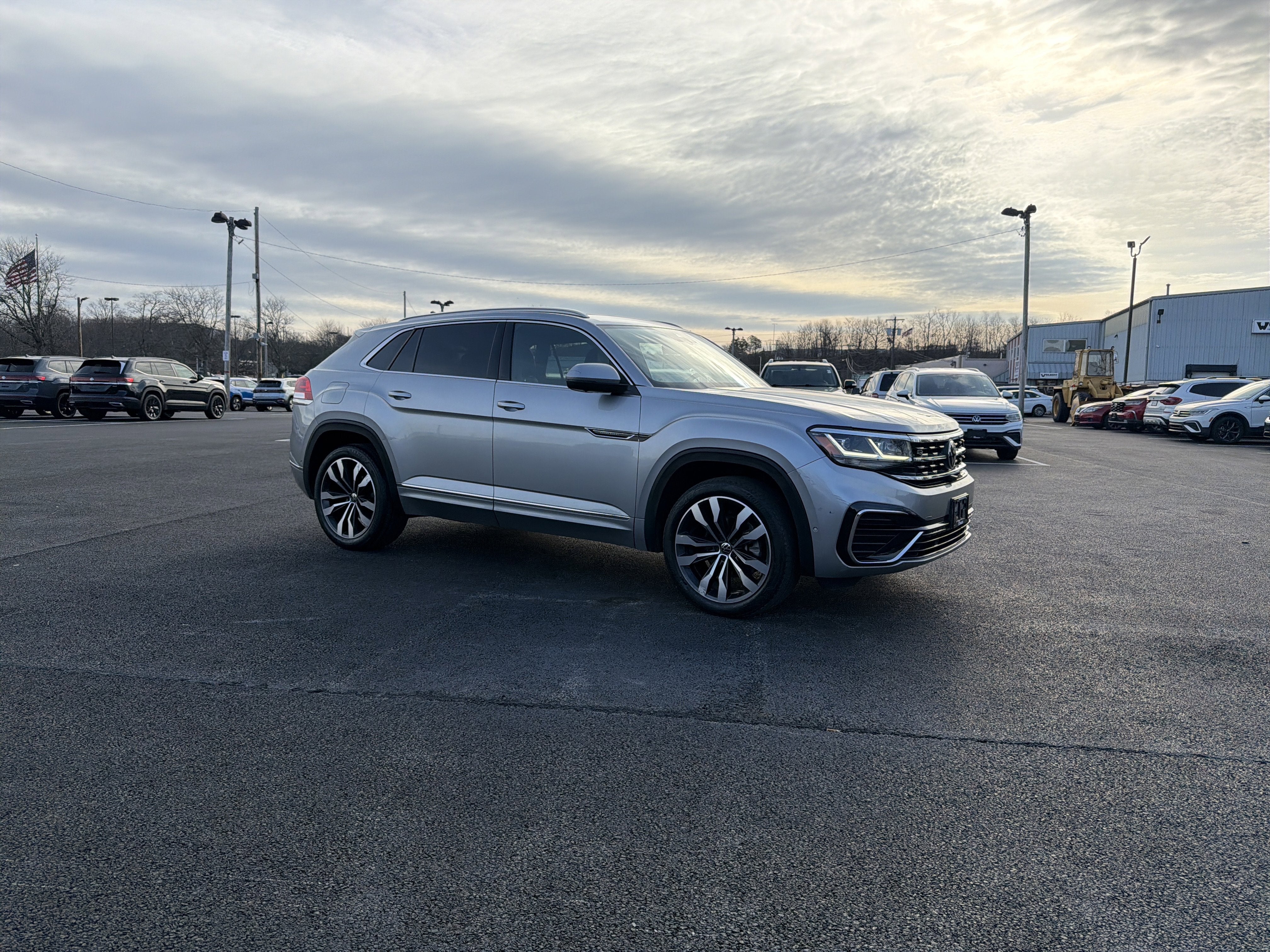 2022 Volkswagen Atlas Cross Sport 3.6L V6 SEL Premium R-Line