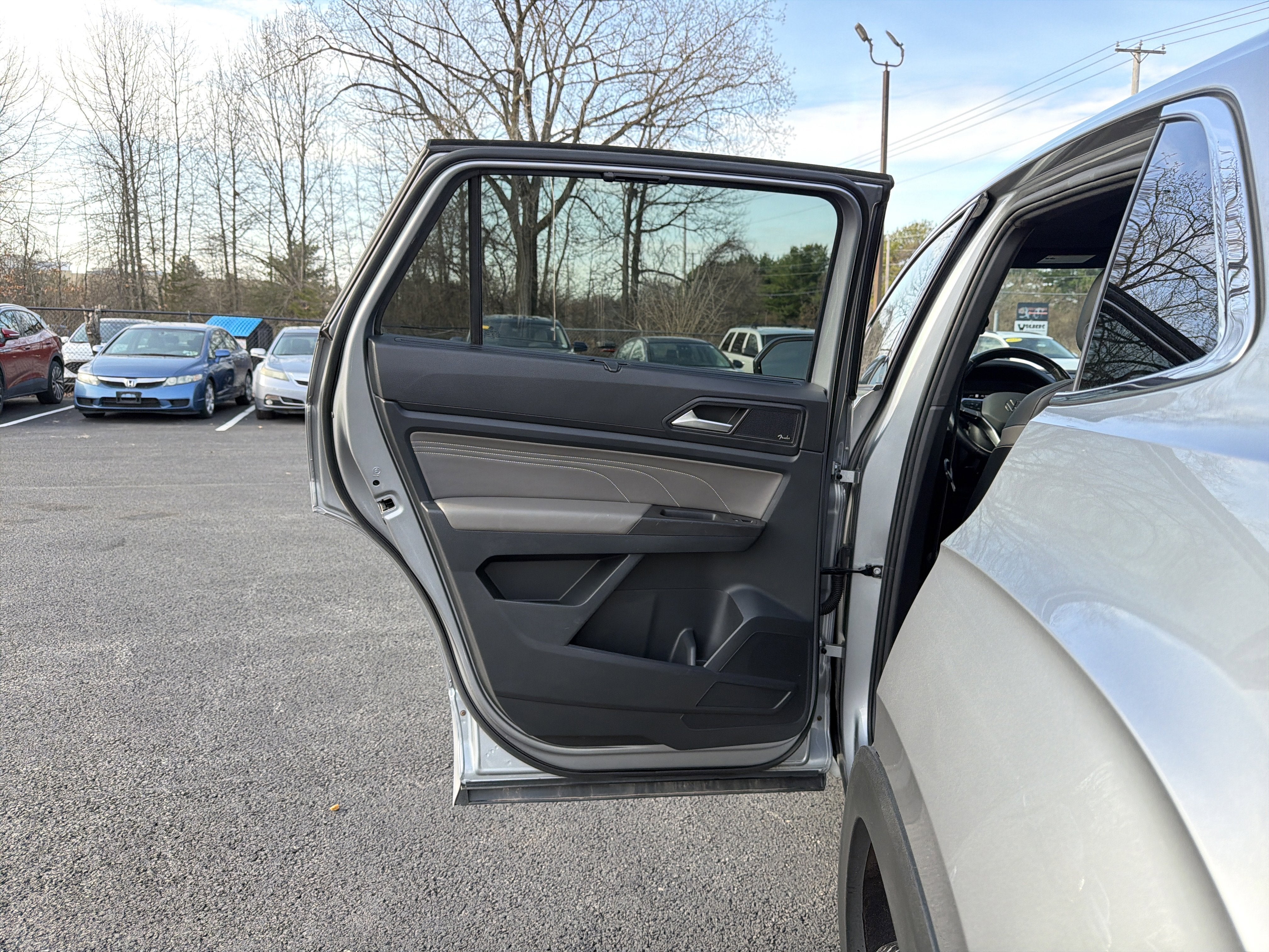 2022 Volkswagen Atlas Cross Sport 3.6L V6 SEL Premium R-Line