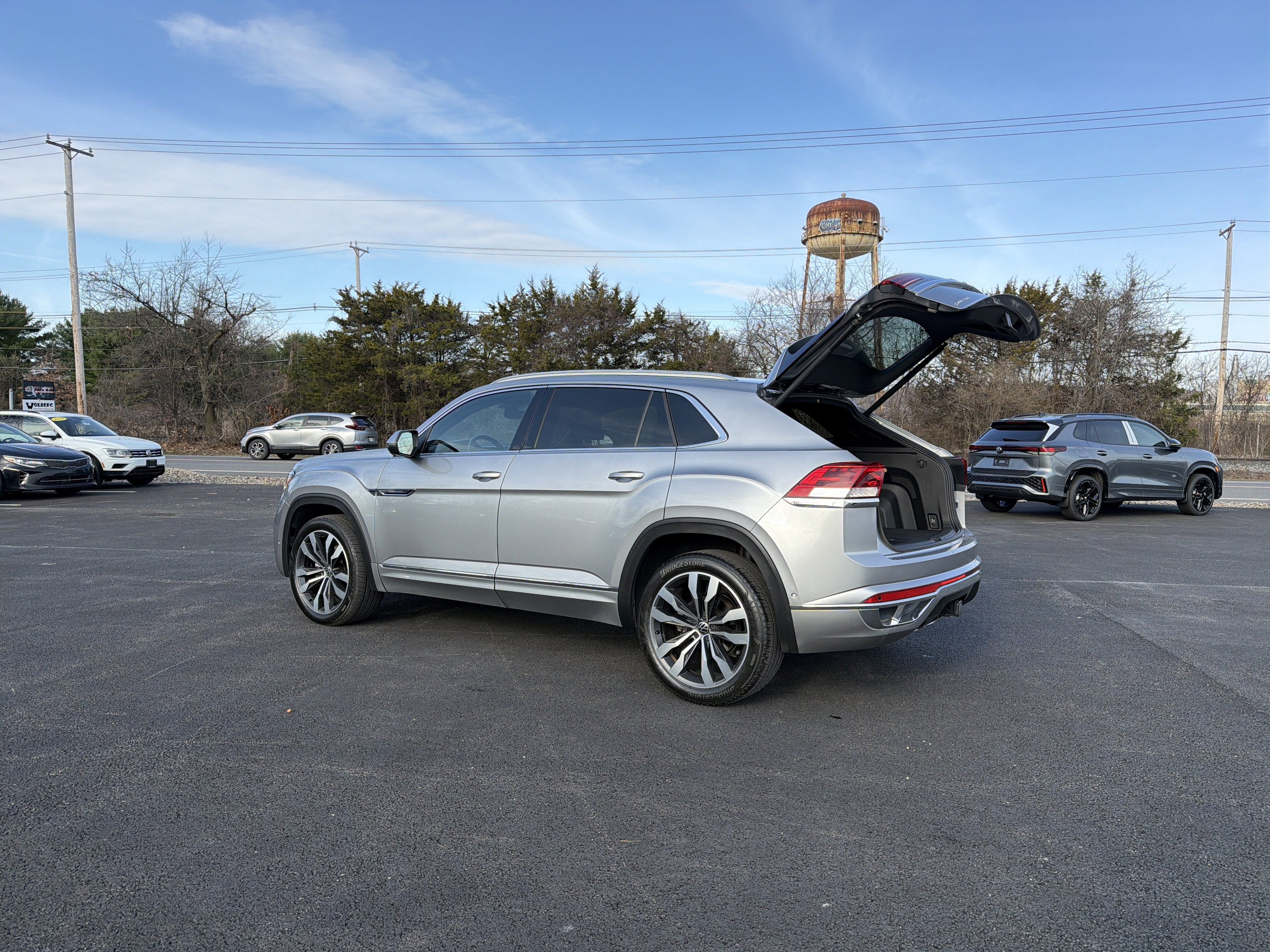 2022 Volkswagen Atlas Cross Sport 3.6L V6 SEL Premium R-Line