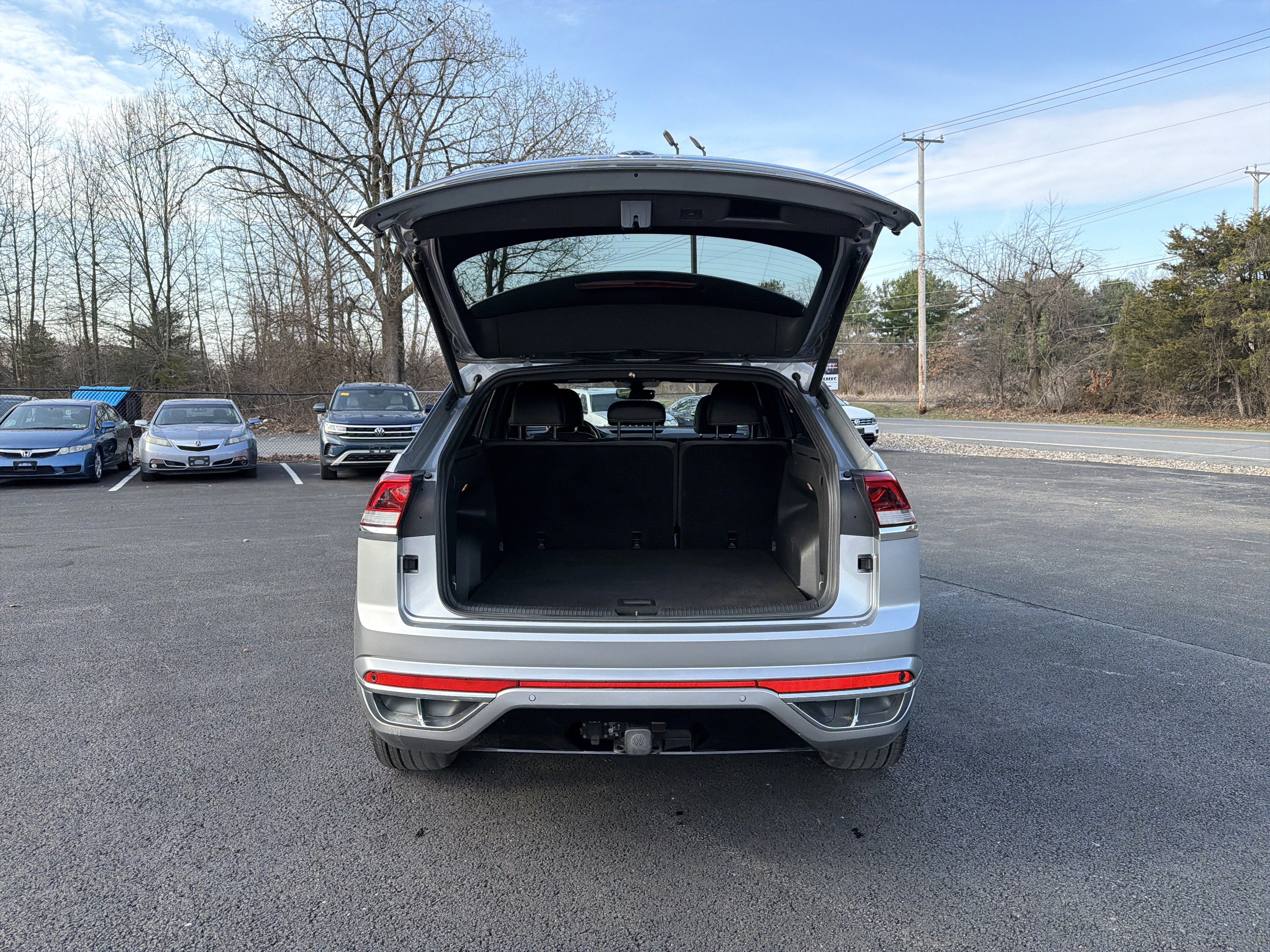 2022 Volkswagen Atlas Cross Sport 3.6L V6 SEL Premium R-Line