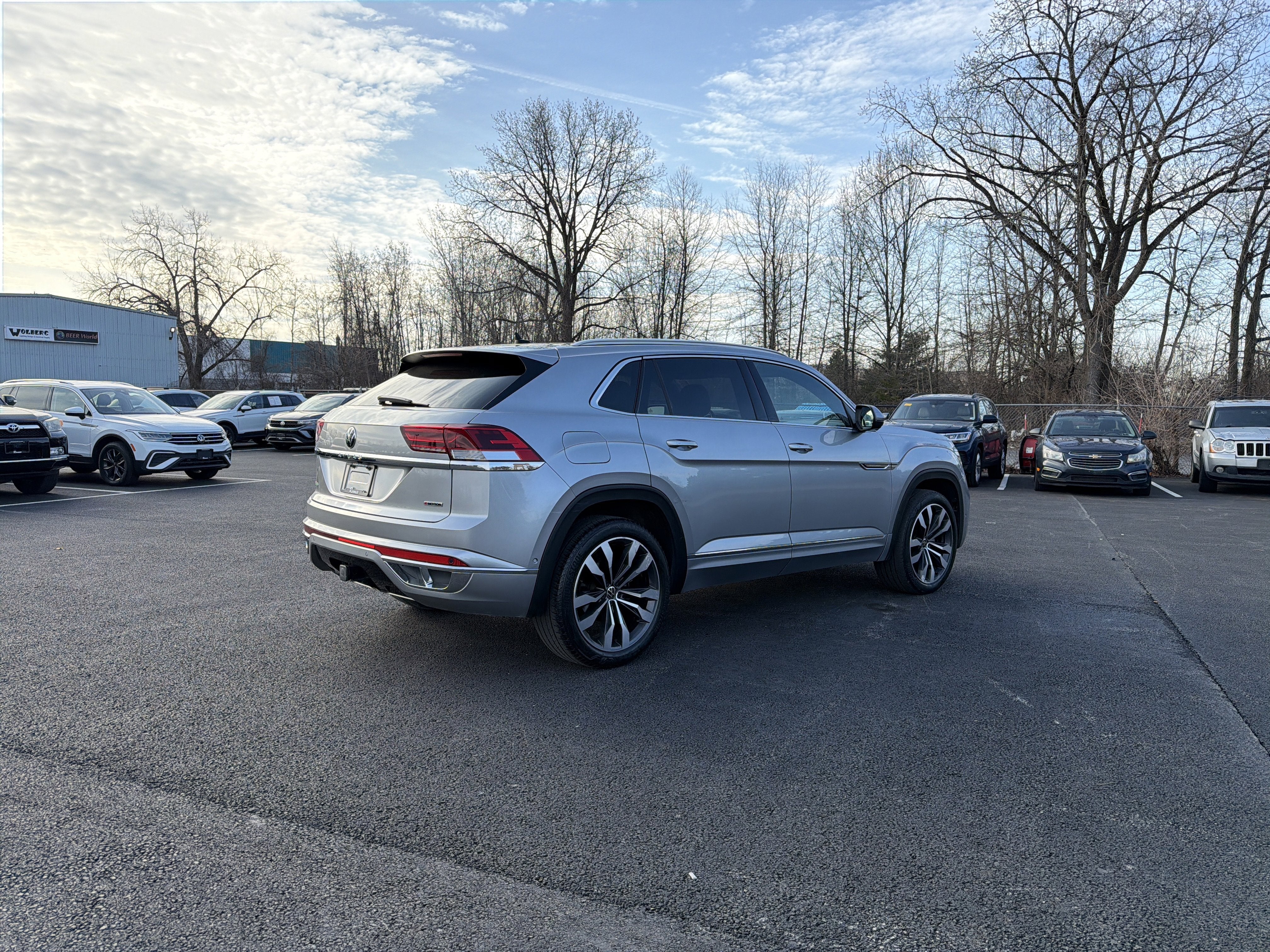 2022 Volkswagen Atlas Cross Sport 3.6L V6 SEL Premium R-Line