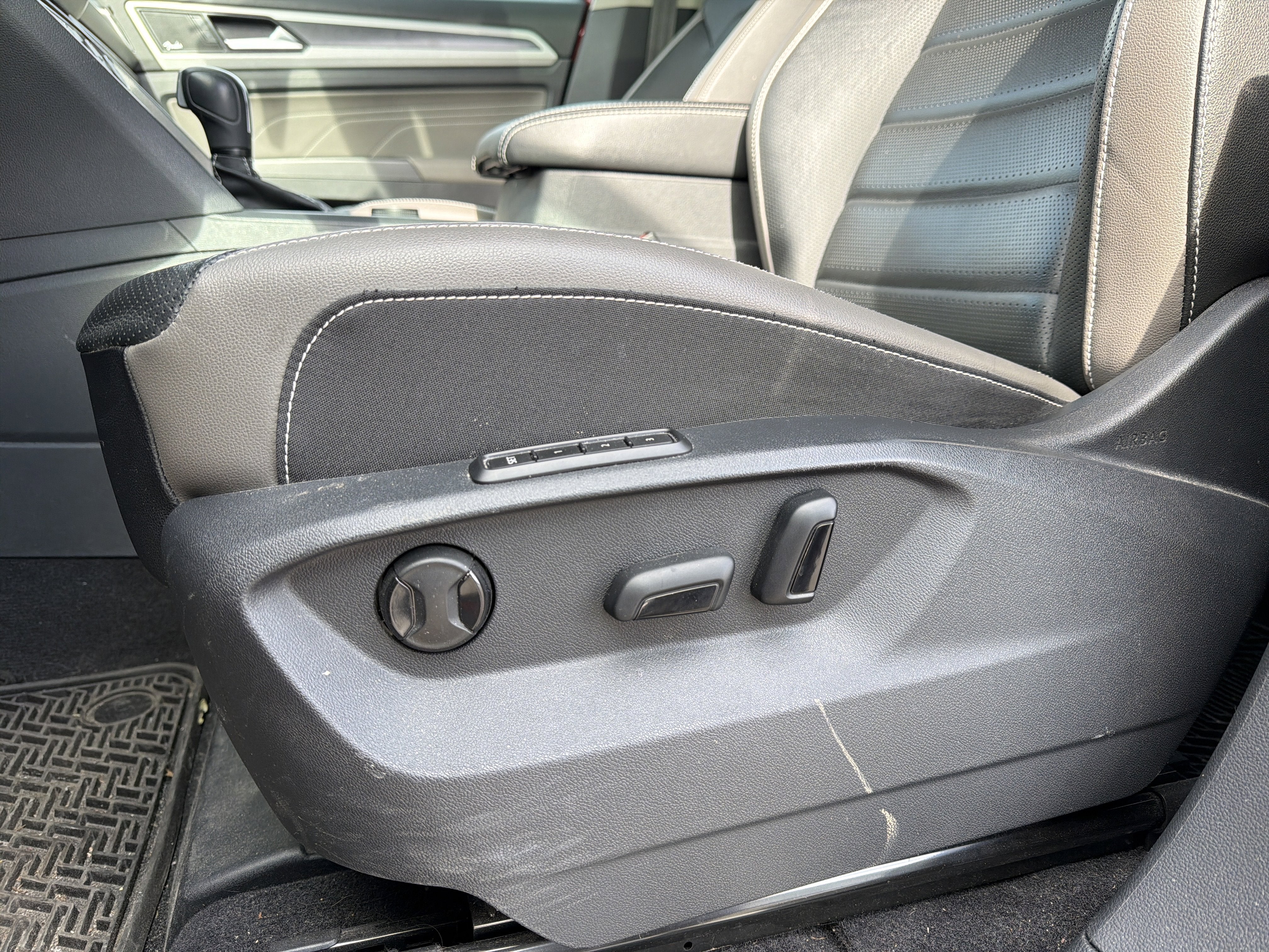 2023 Volkswagen Atlas 3.6L V6 SEL Premium R-Line