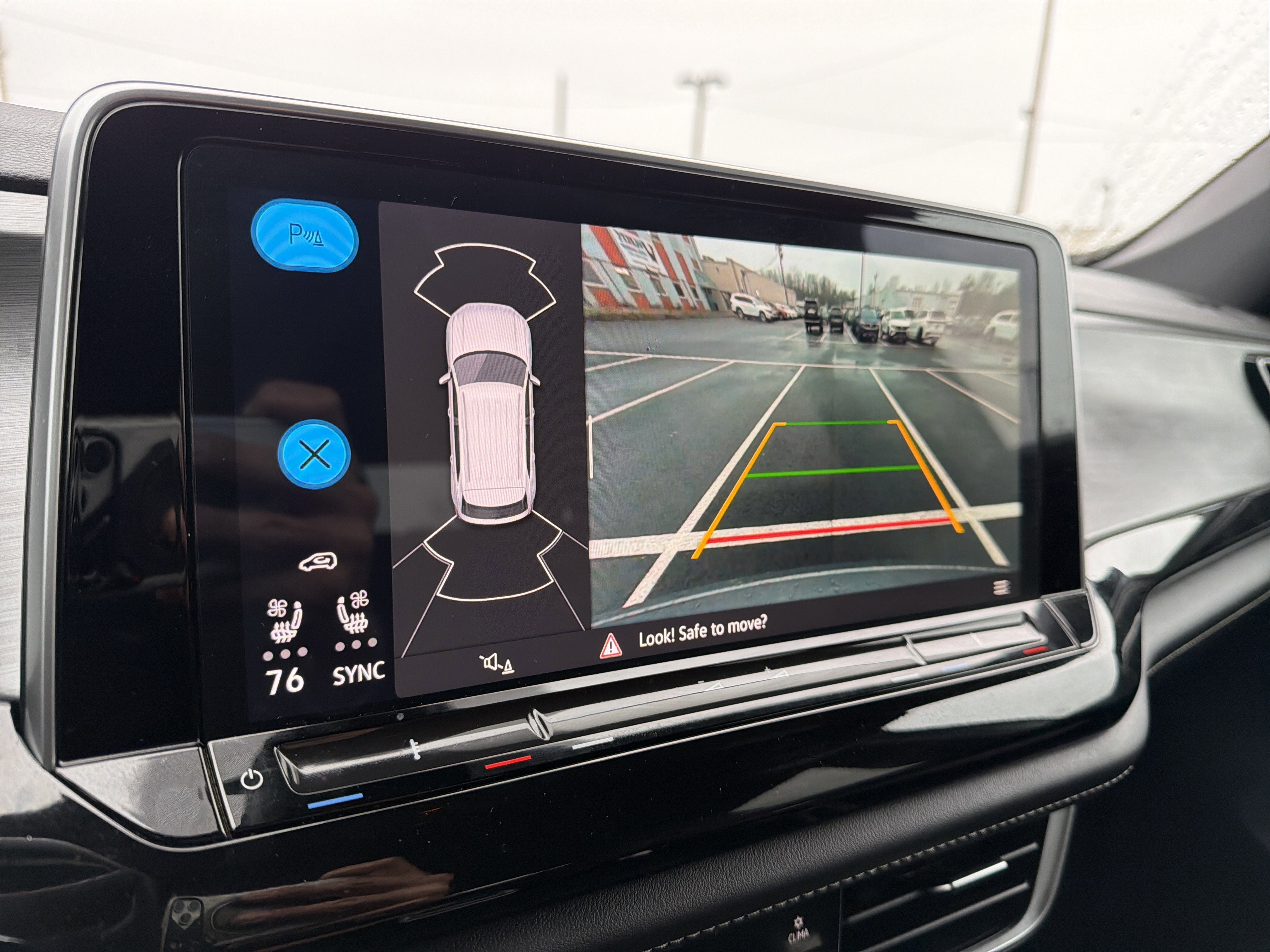 2024 Volkswagen Atlas Cross Sport 2.0T SE w/Technology