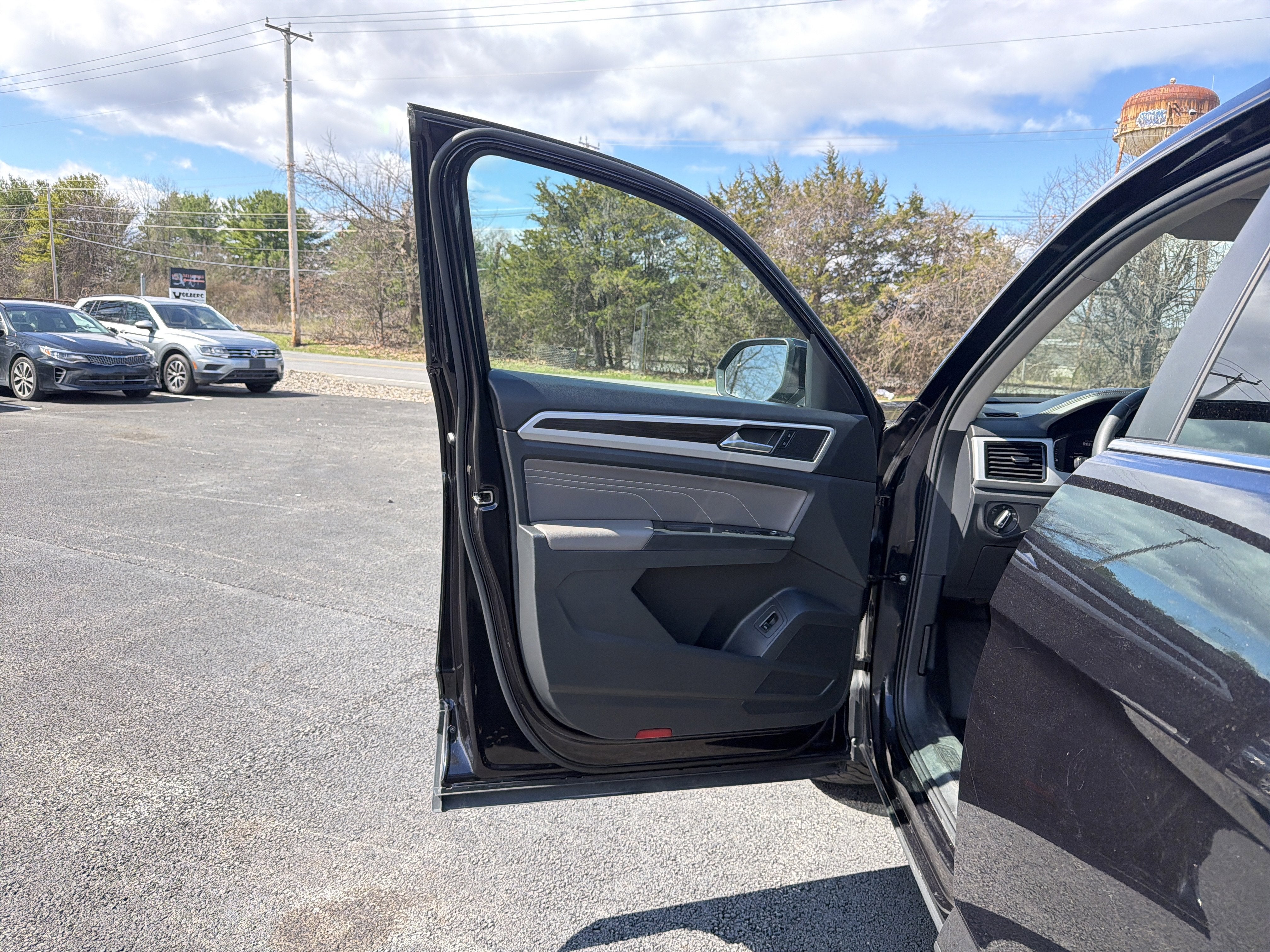 2023 Volkswagen Atlas 3.6L V6 SE w/Technology