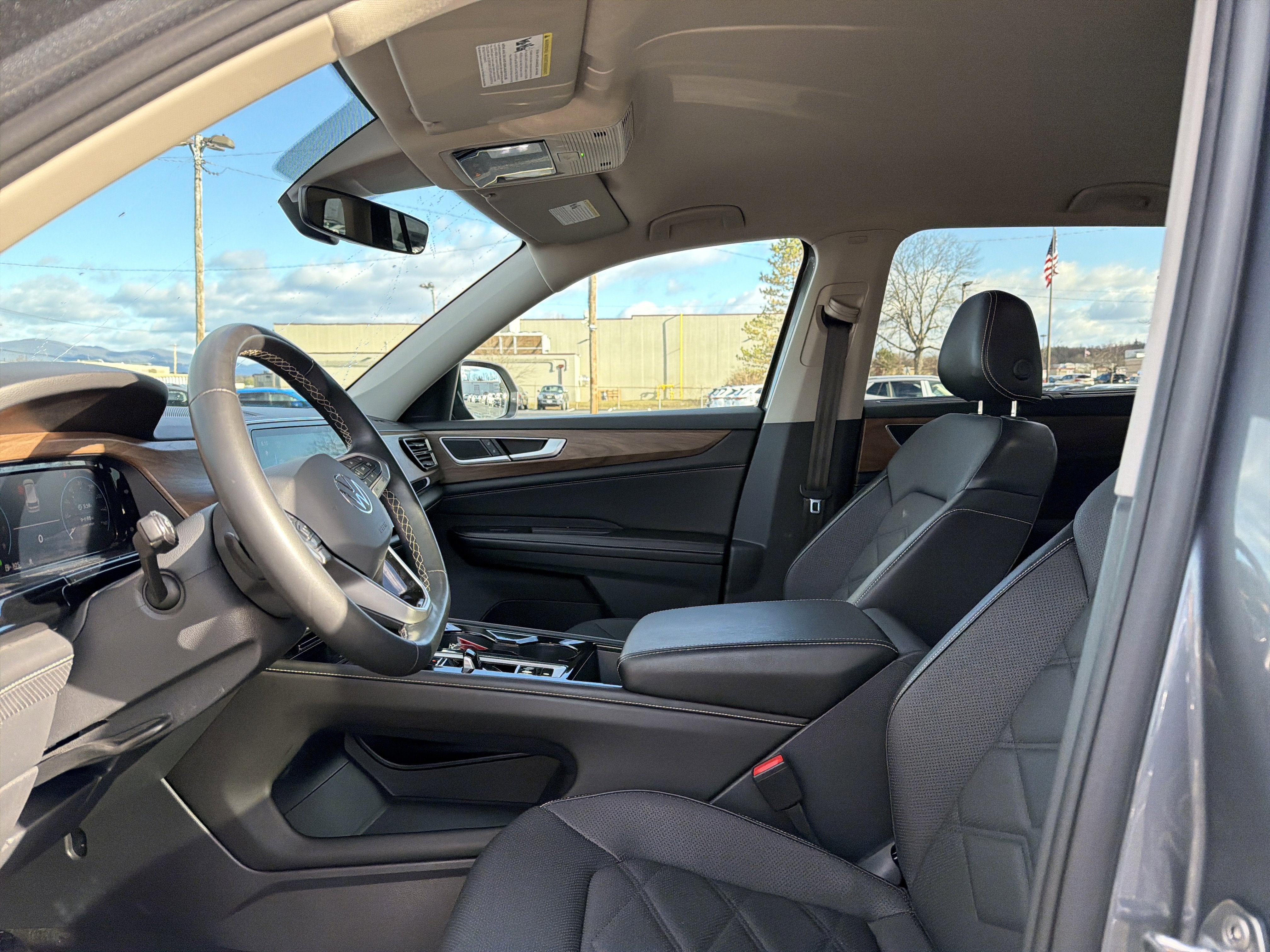 2024 Volkswagen Atlas 2.0T SE w/Technology