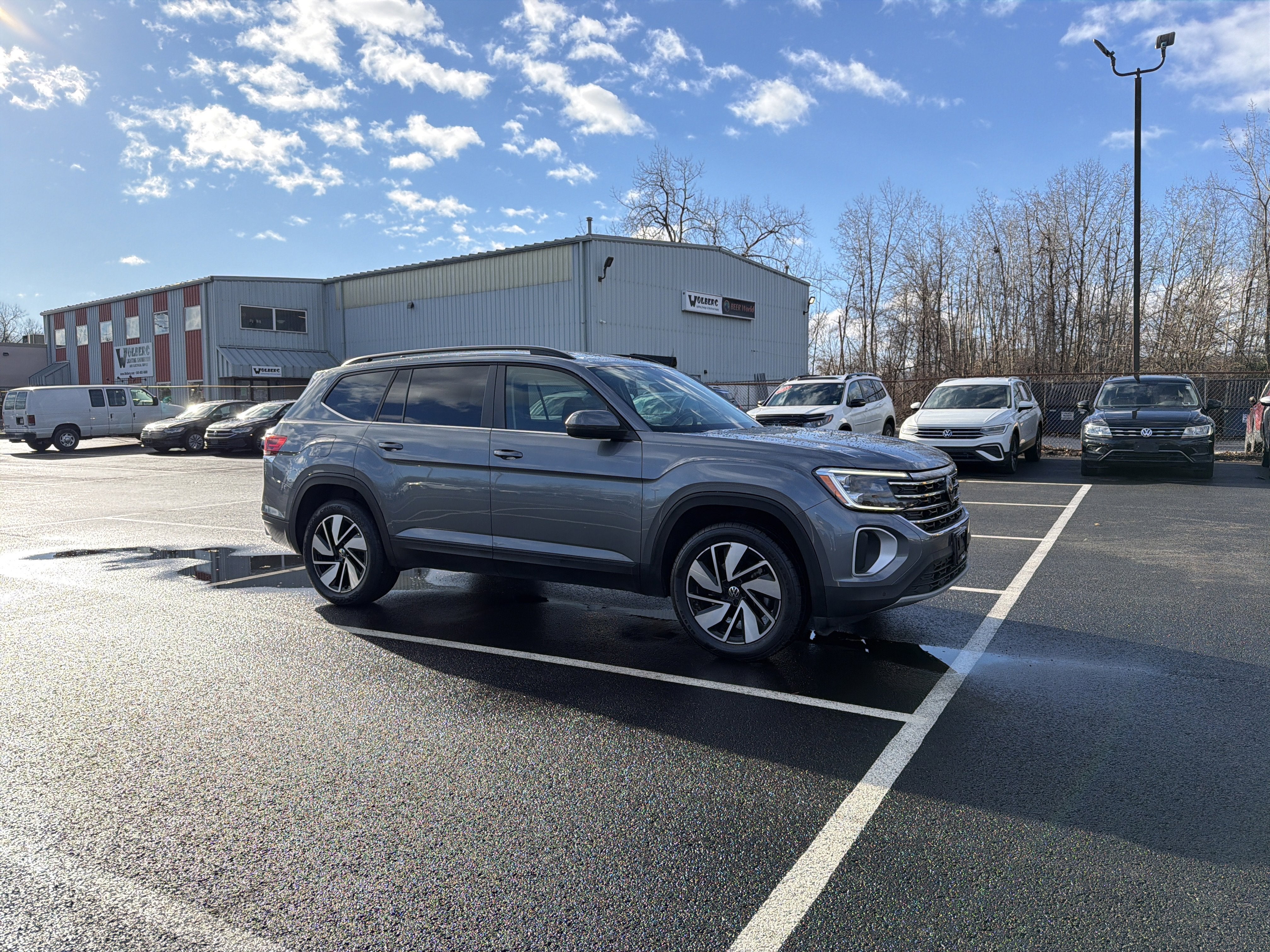 2024 Volkswagen Atlas 2.0T SE w/Technology