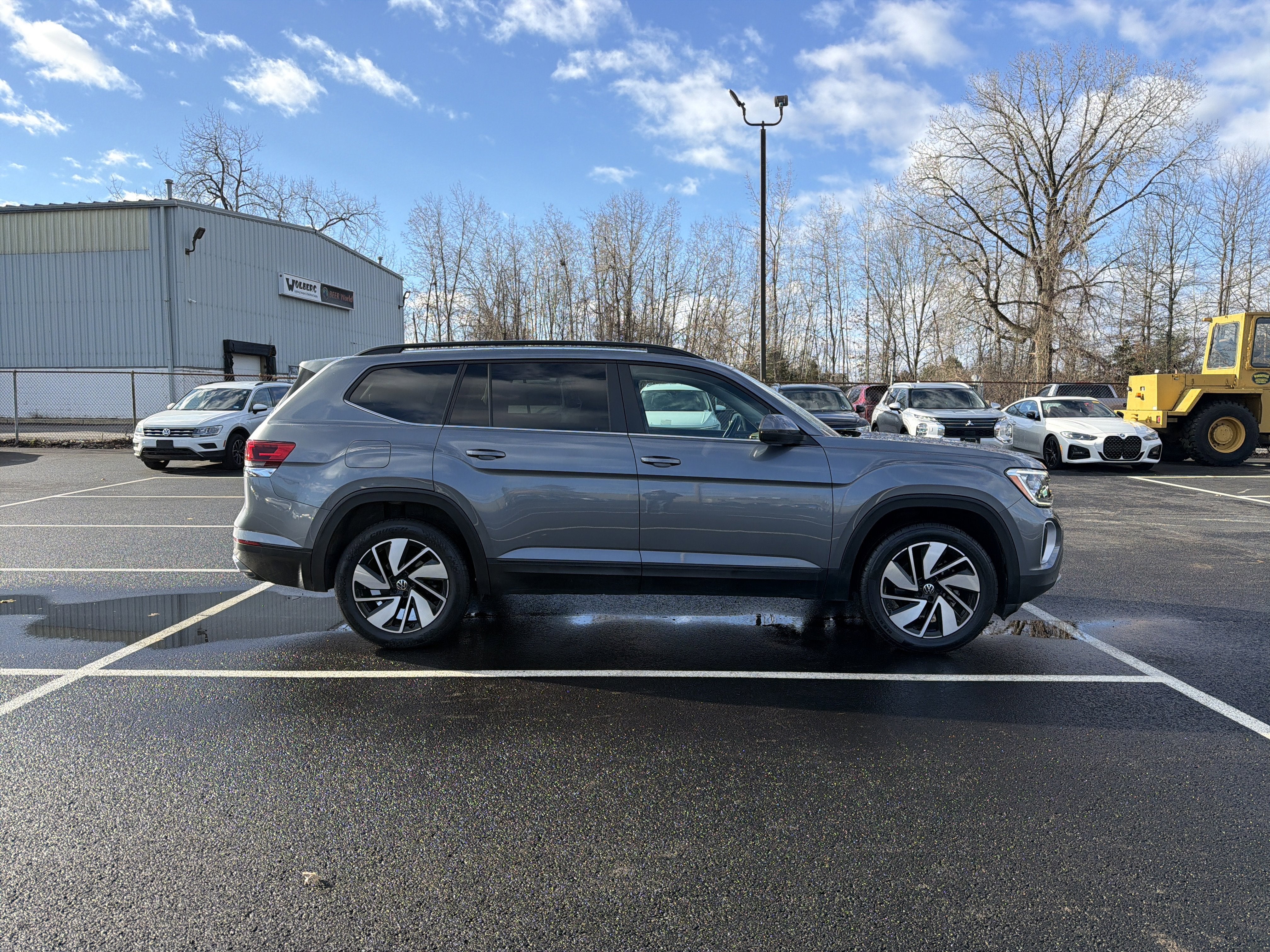 2024 Volkswagen Atlas 2.0T SE w/Technology