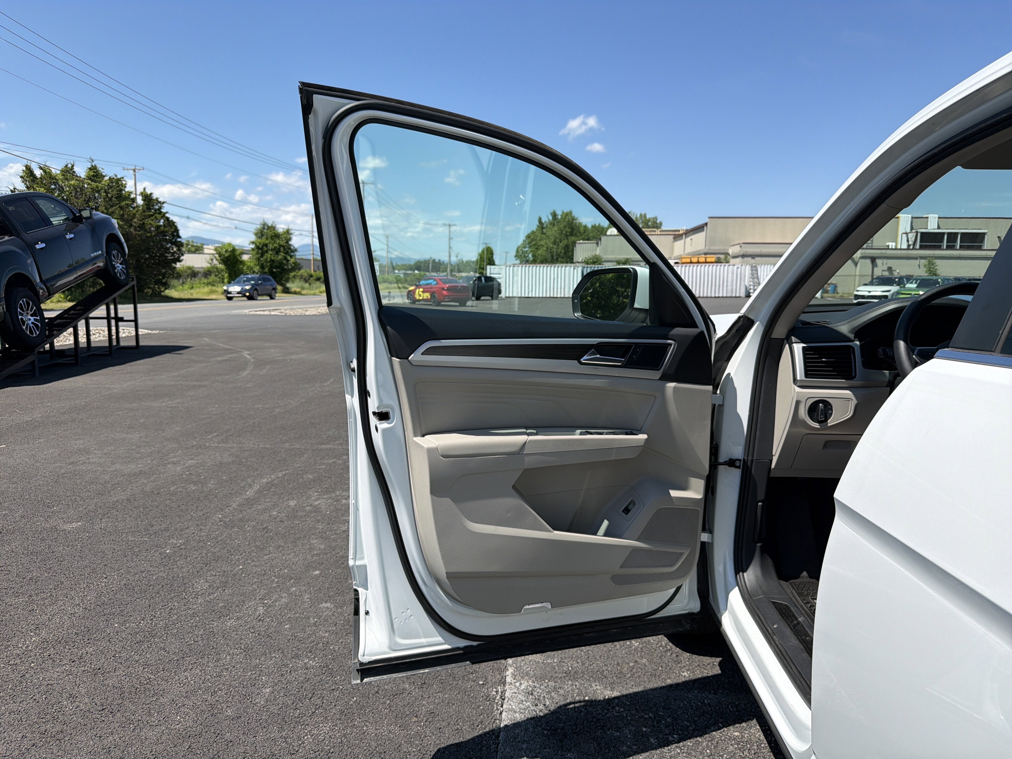 2023 Volkswagen Atlas 3.6L V6 SE w/Technology