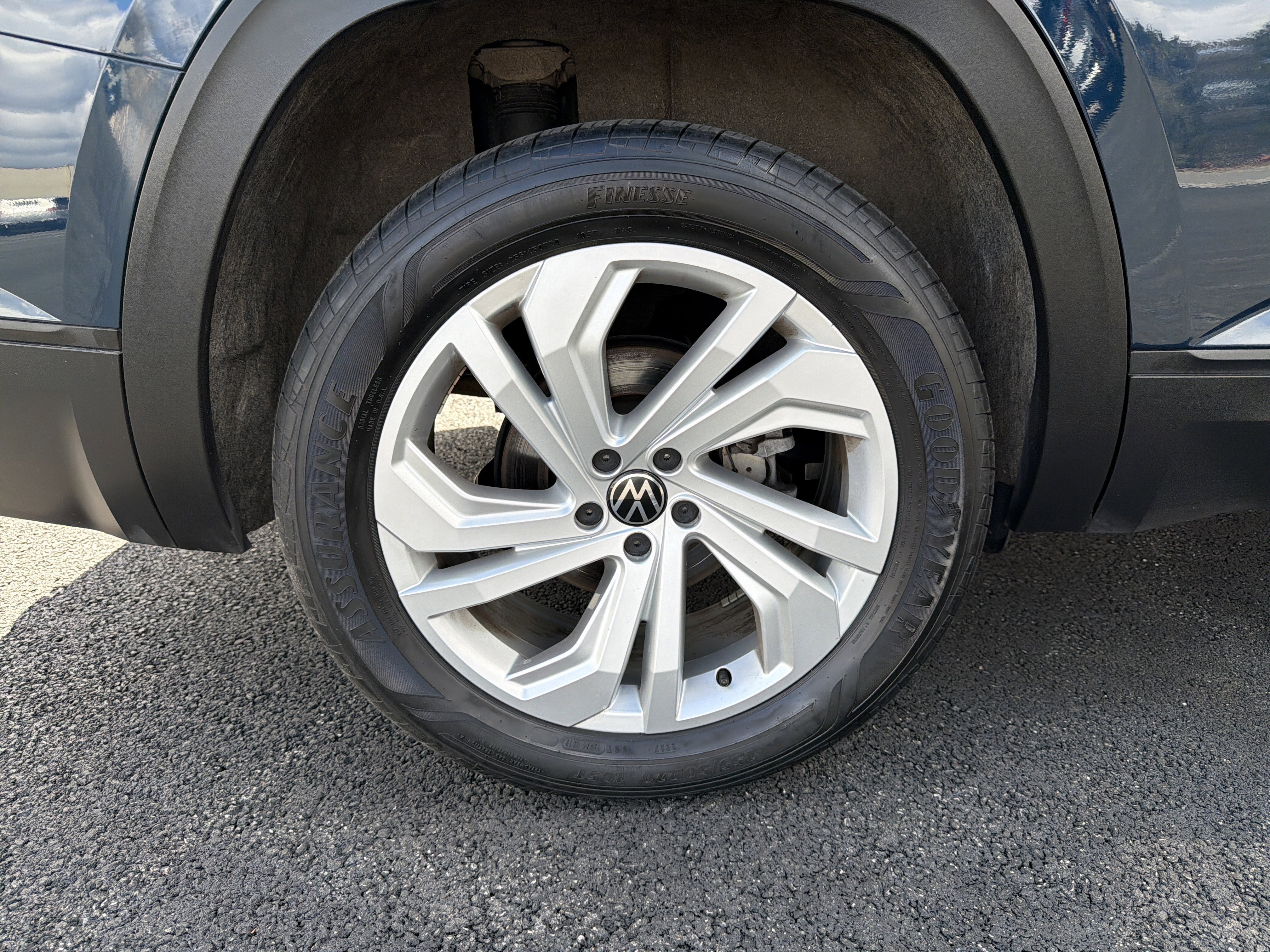 2023 Volkswagen Atlas 3.6L V6 SE w/Technology