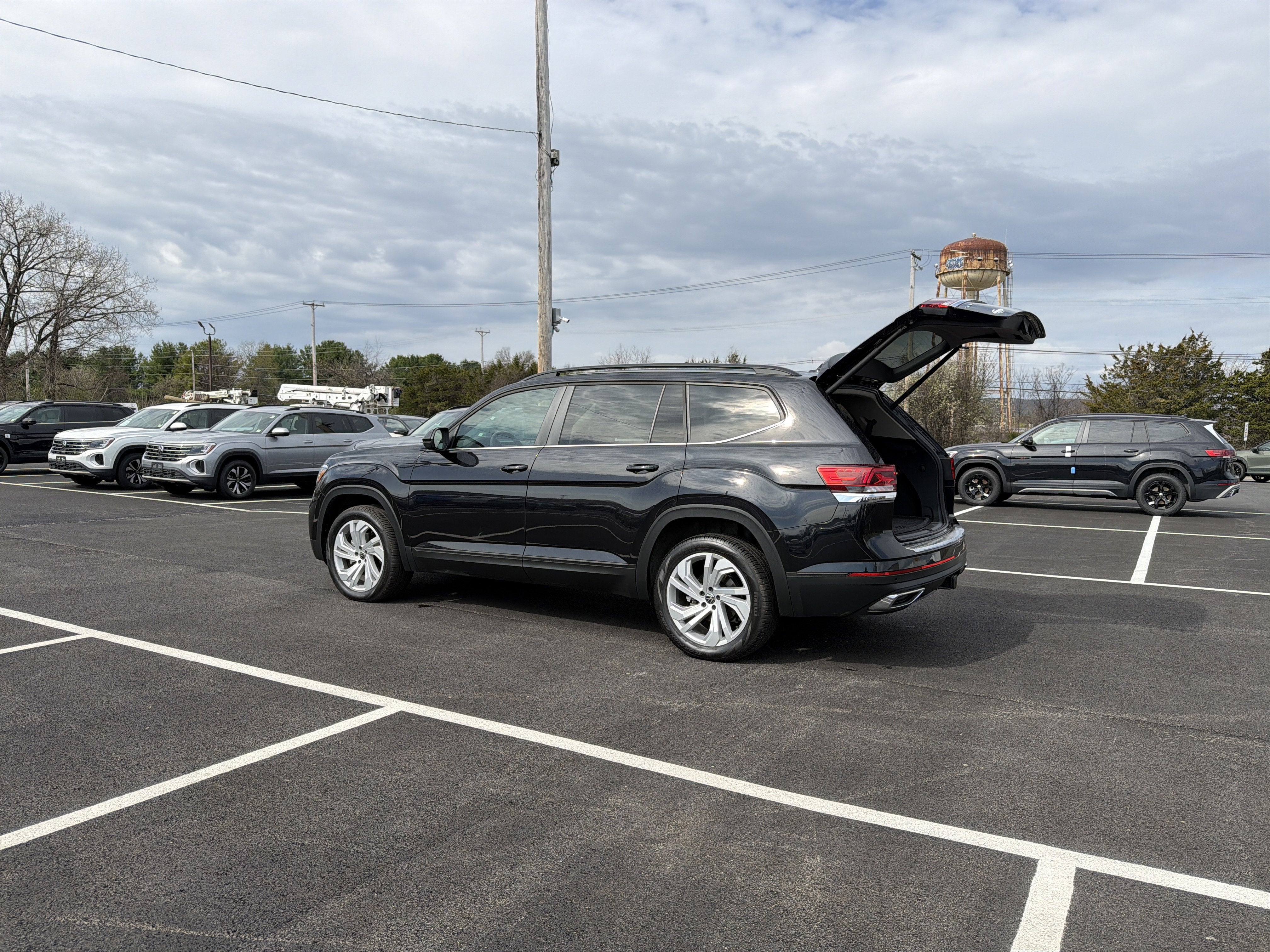 2023 Volkswagen Atlas 3.6L V6 SE w/Technology