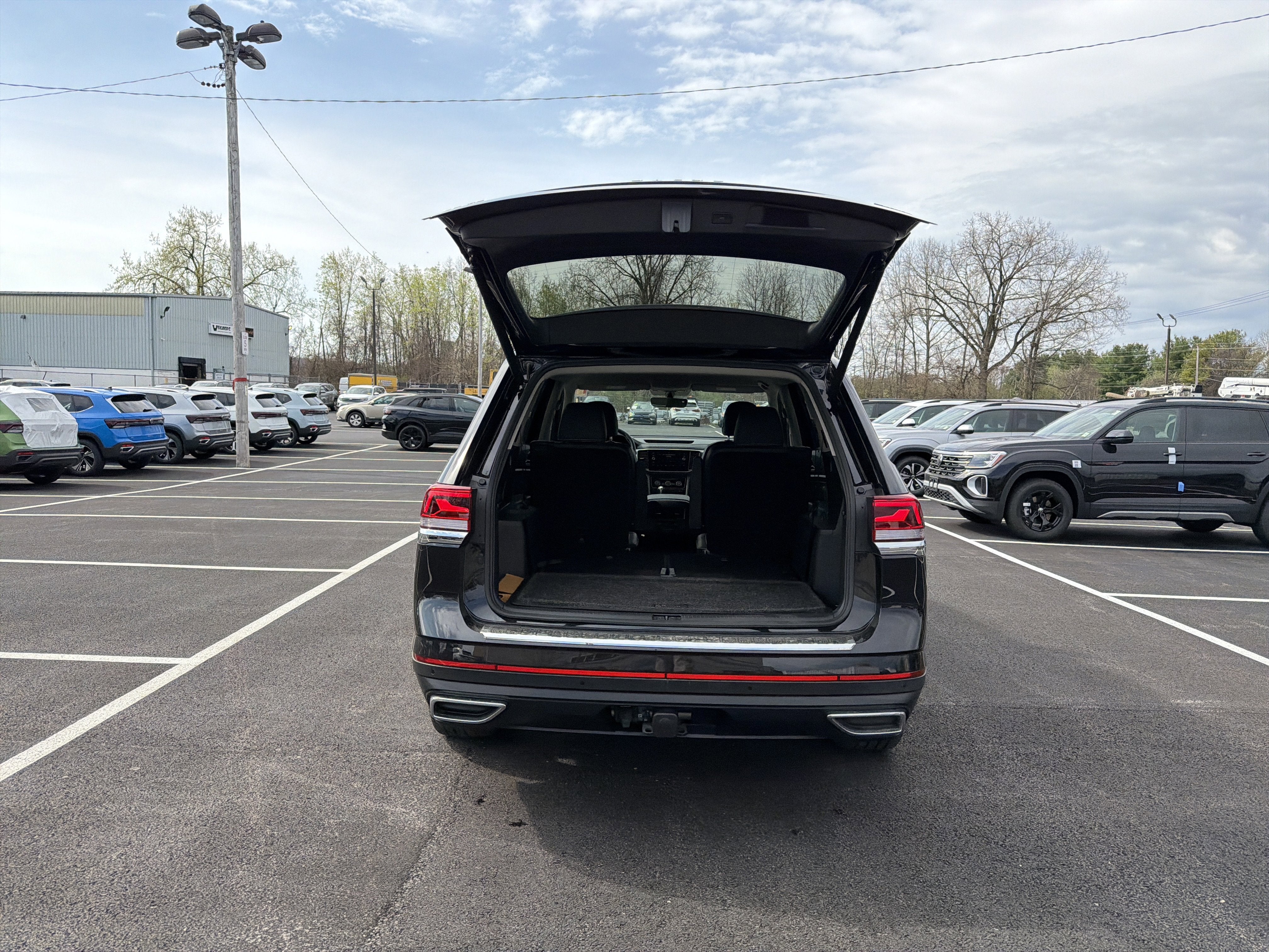 2023 Volkswagen Atlas 3.6L V6 SE w/Technology