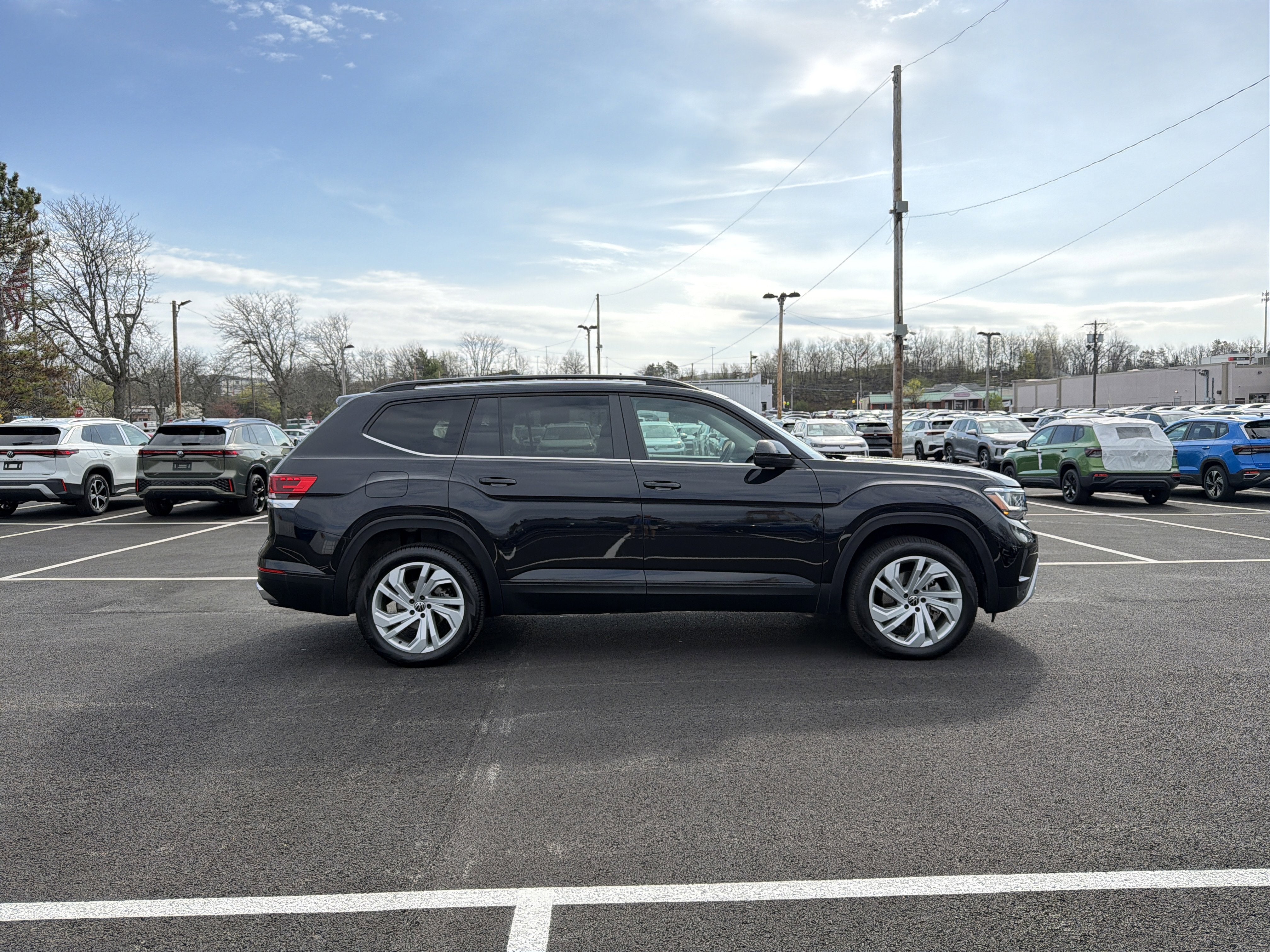 2023 Volkswagen Atlas 3.6L V6 SE w/Technology