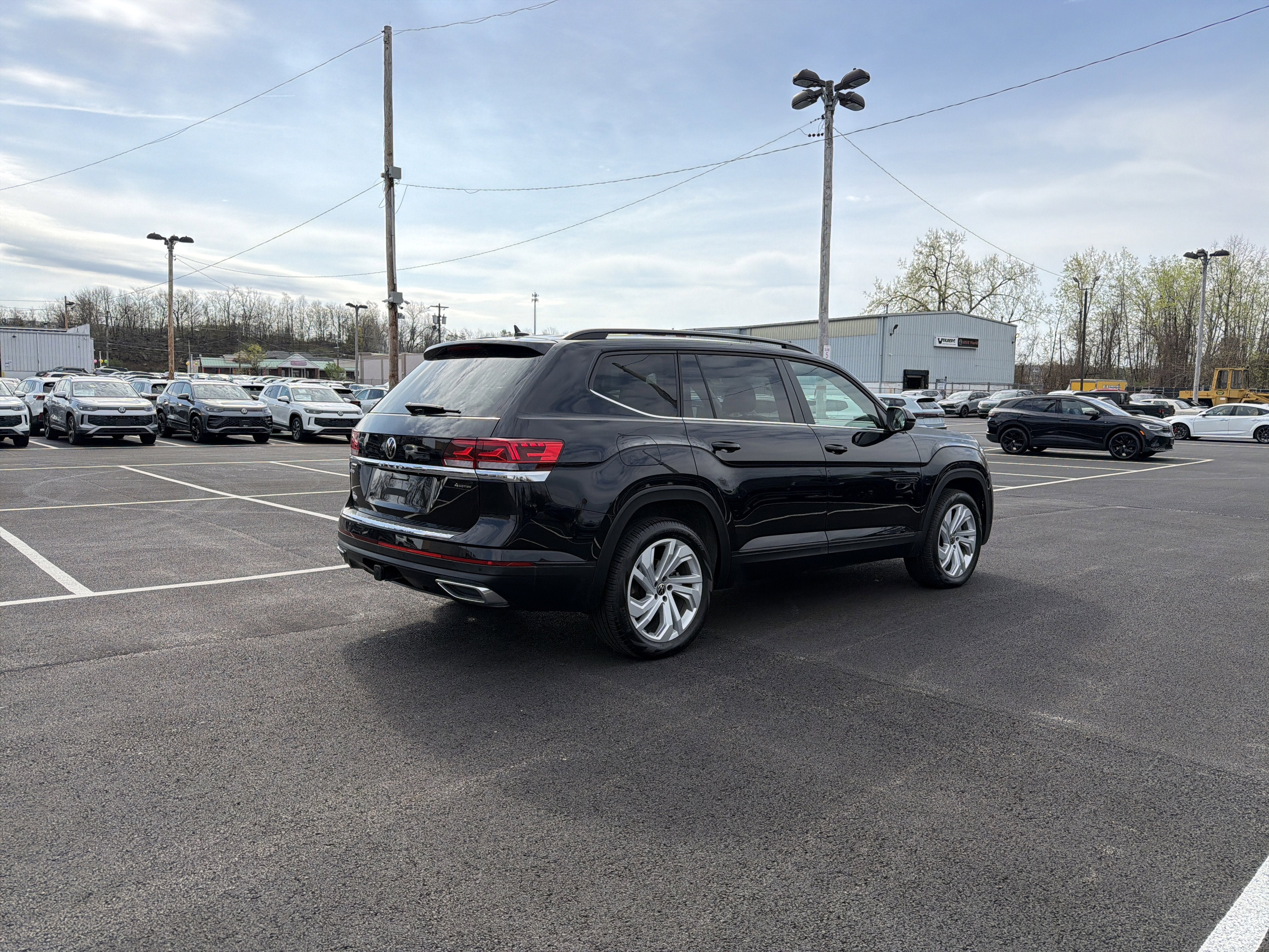 2023 Volkswagen Atlas 3.6L V6 SE w/Technology