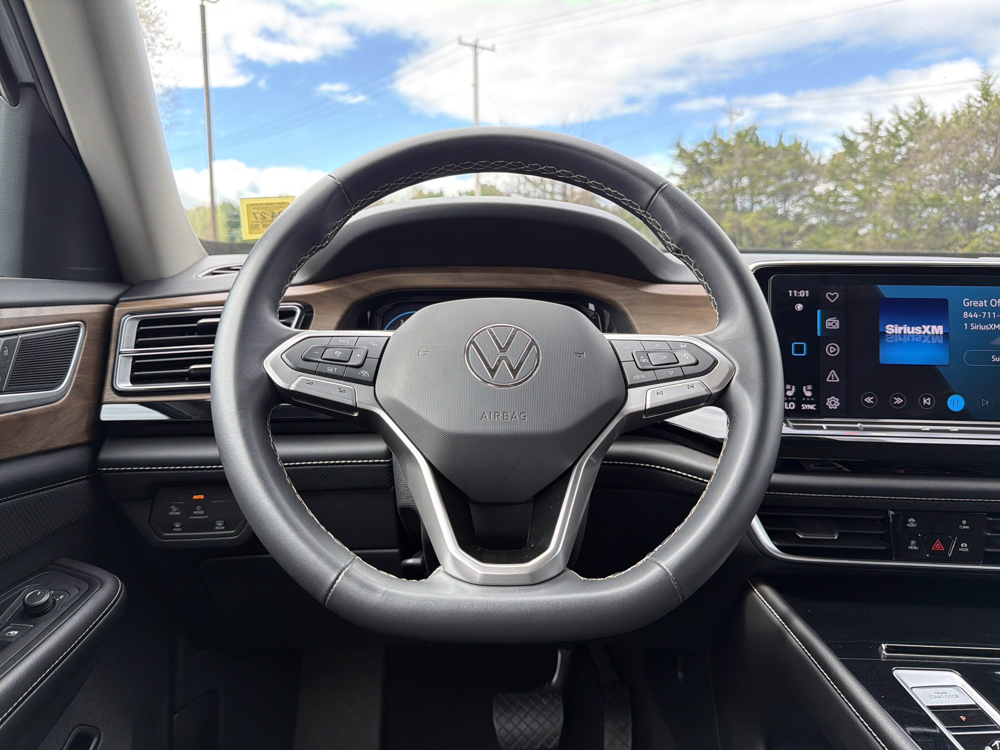 2024 Volkswagen Atlas 2.0T SE w/Technology