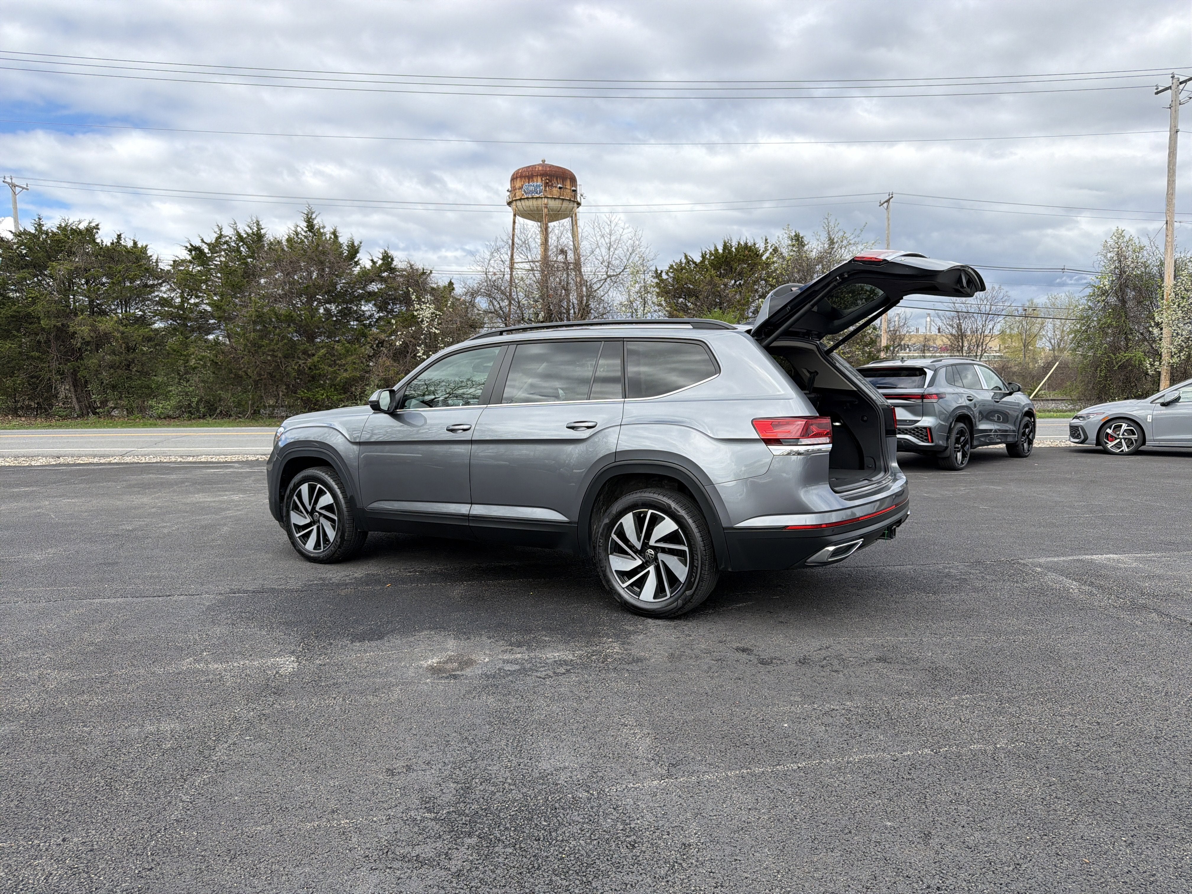 2024 Volkswagen Atlas 2.0T SE w/Technology