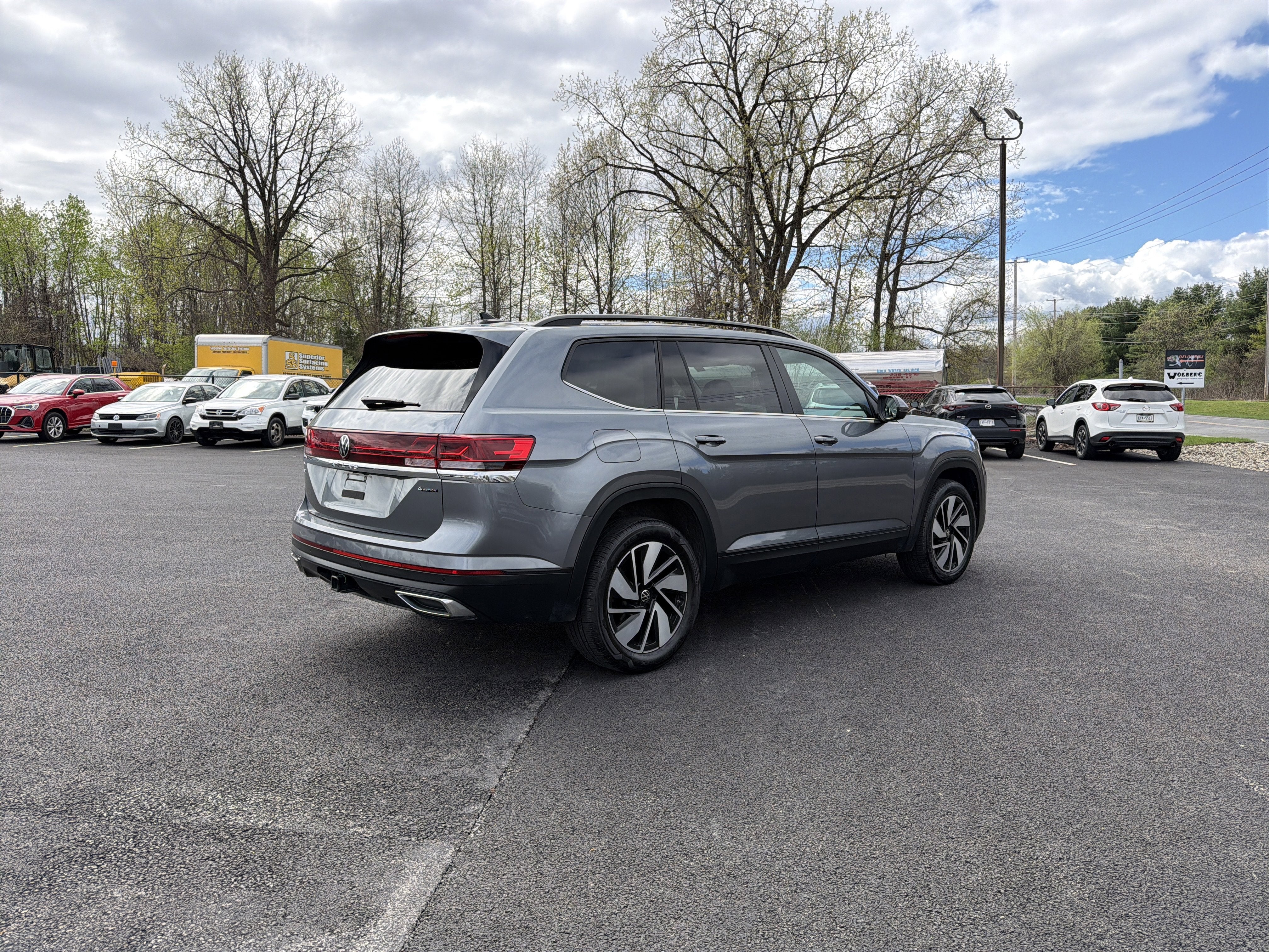 2024 Volkswagen Atlas 2.0T SE w/Technology