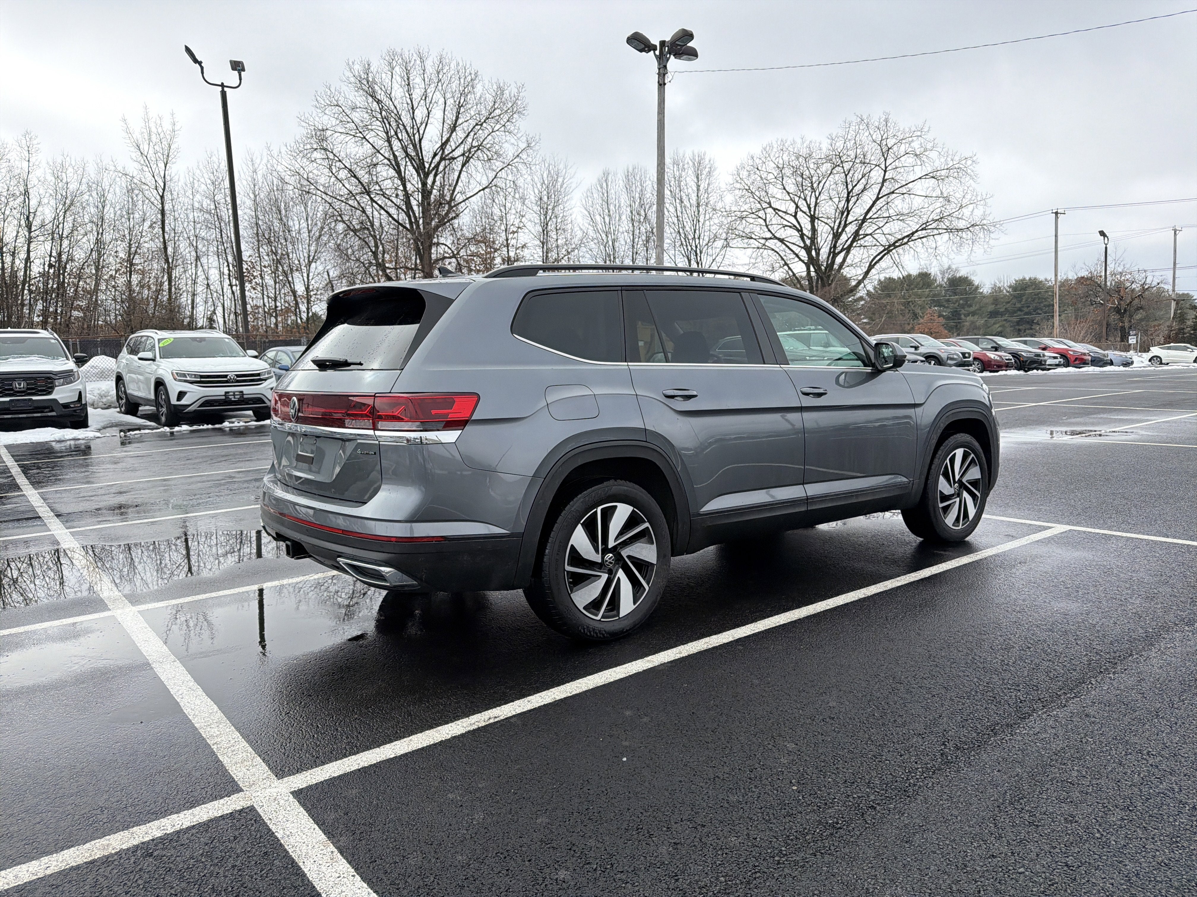 2024 Volkswagen Atlas 2.0T SE w/Technology