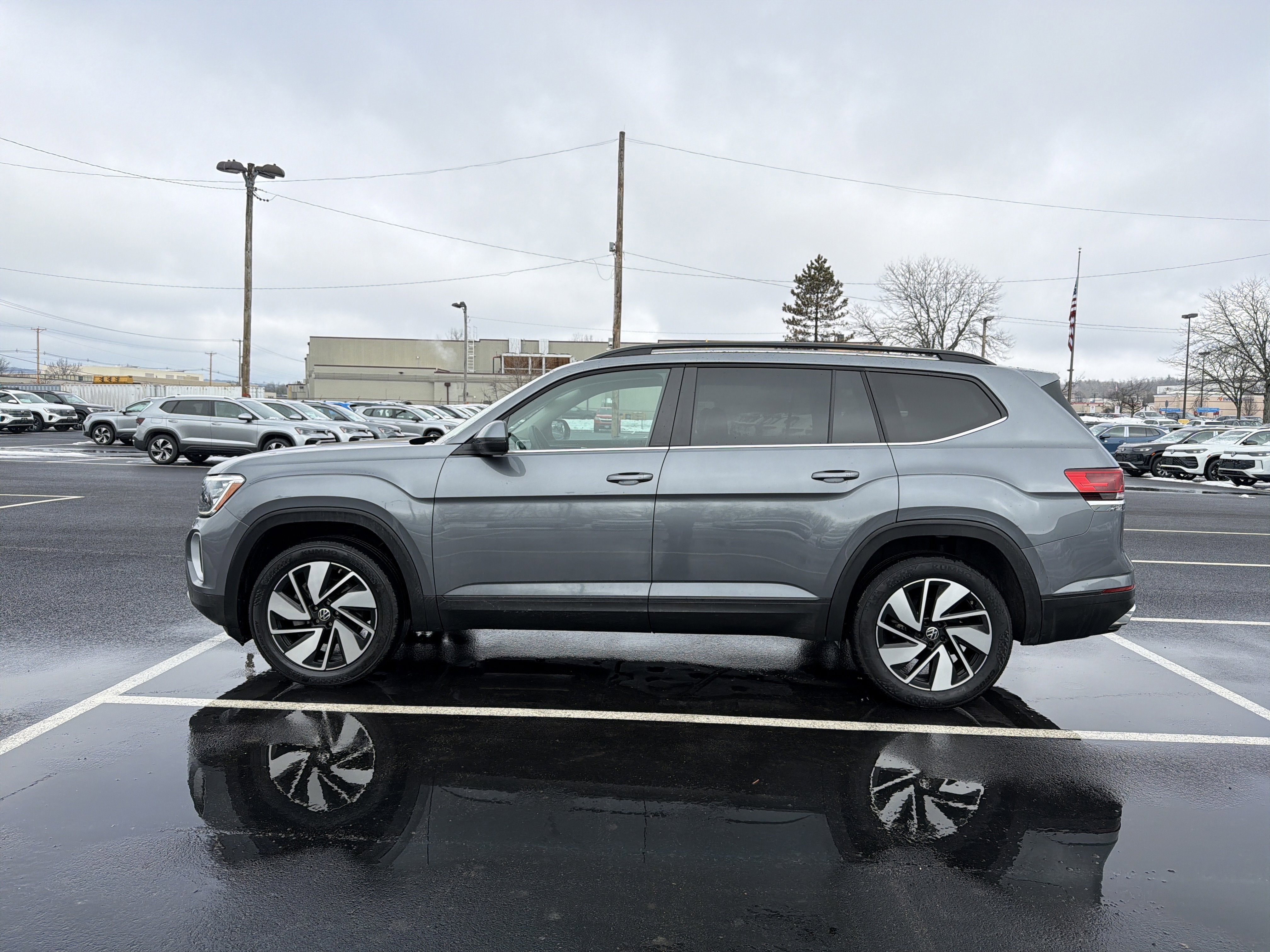 2024 Volkswagen Atlas 2.0T SE w/Technology