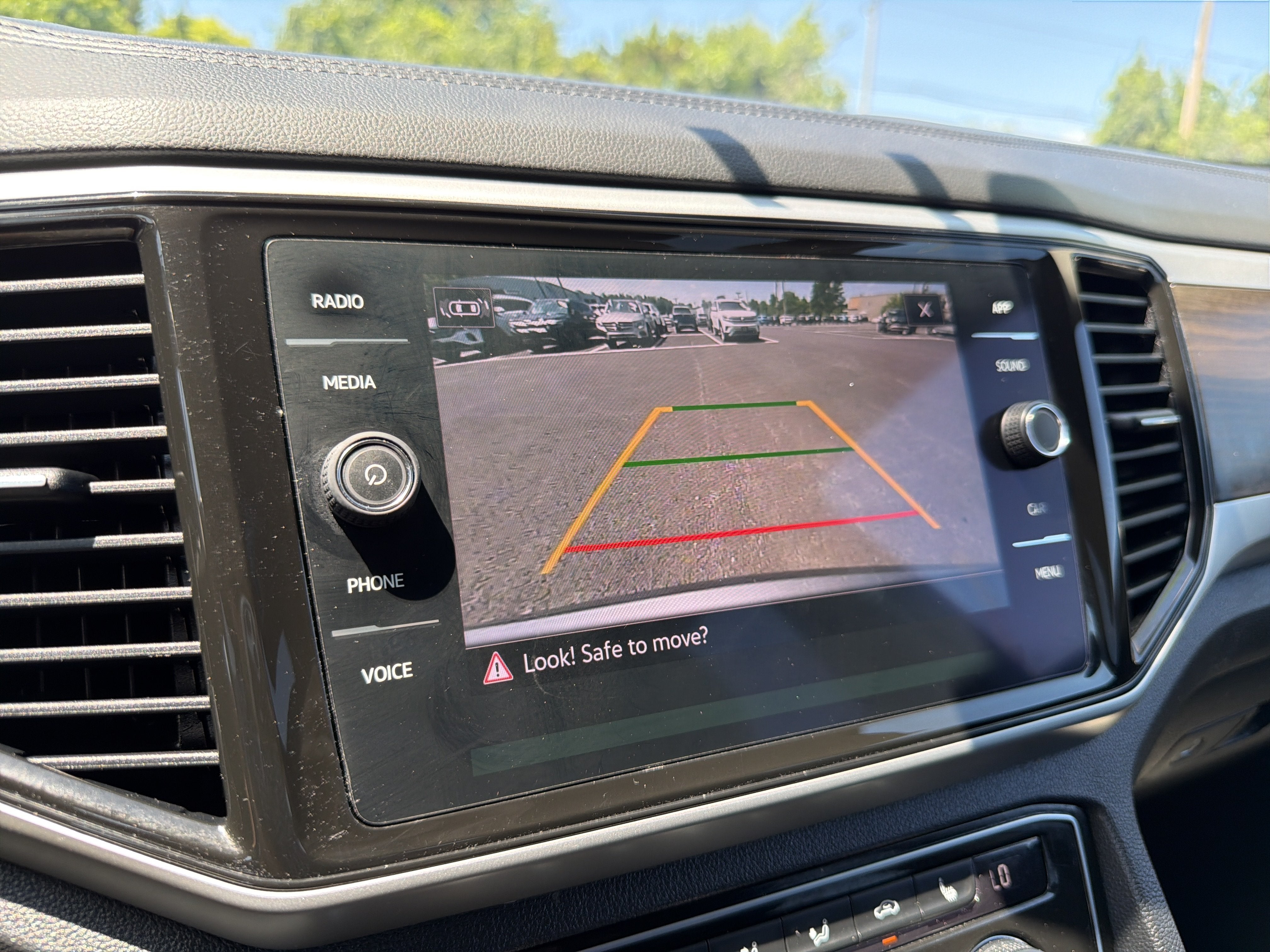 2022 Volkswagen Atlas 3.6L V6 SE w/Technology