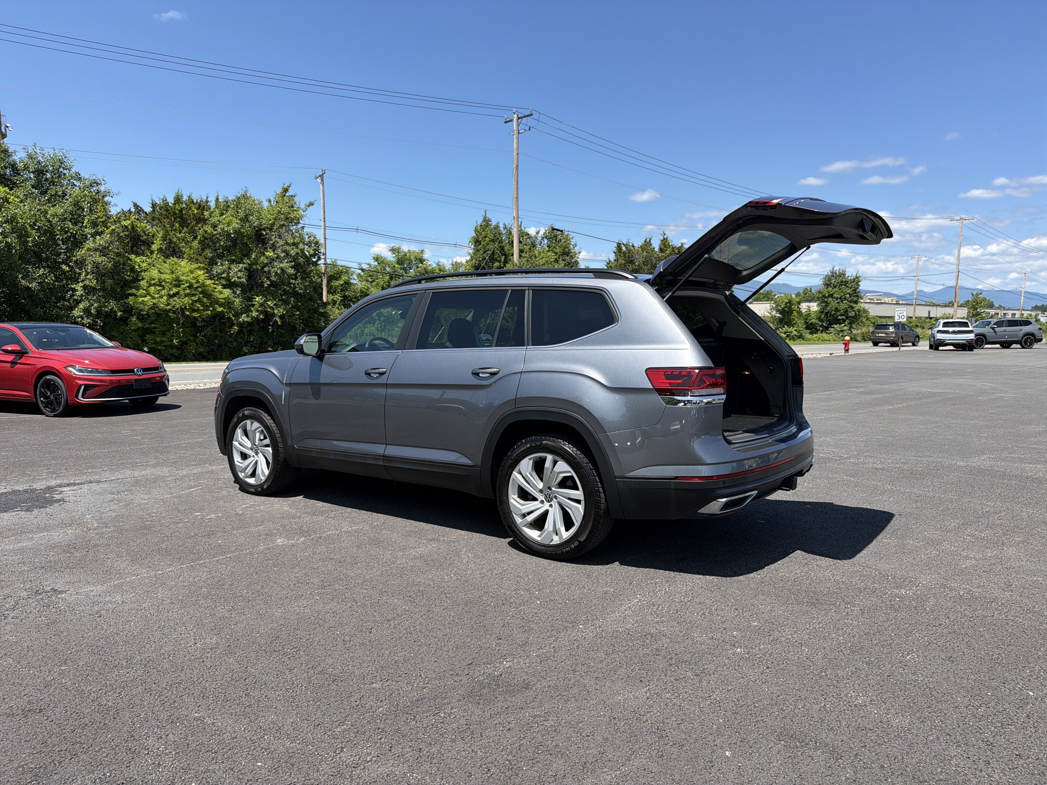 2022 Volkswagen Atlas 3.6L V6 SE w/Technology