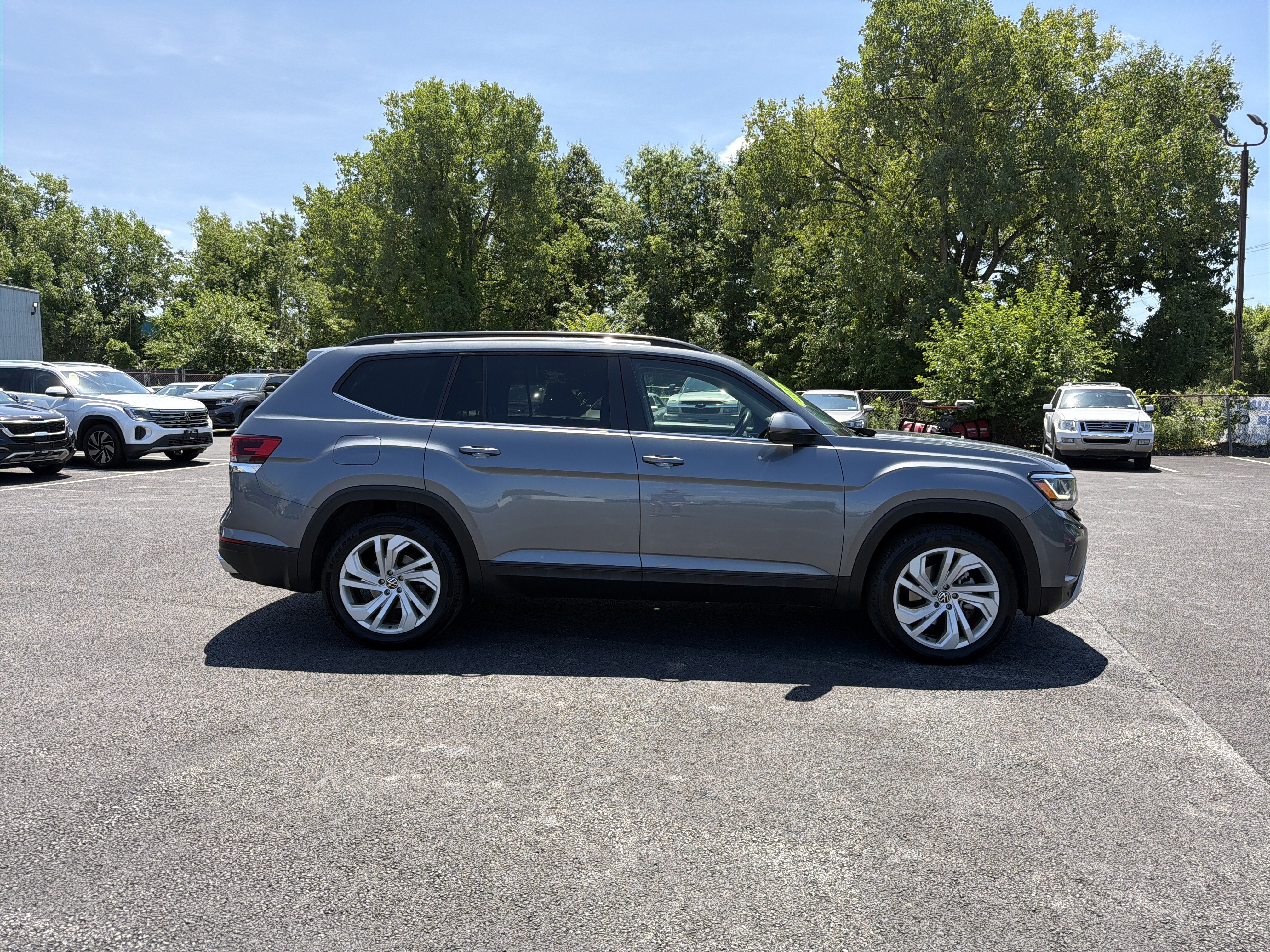 2022 Volkswagen Atlas 3.6L V6 SE w/Technology