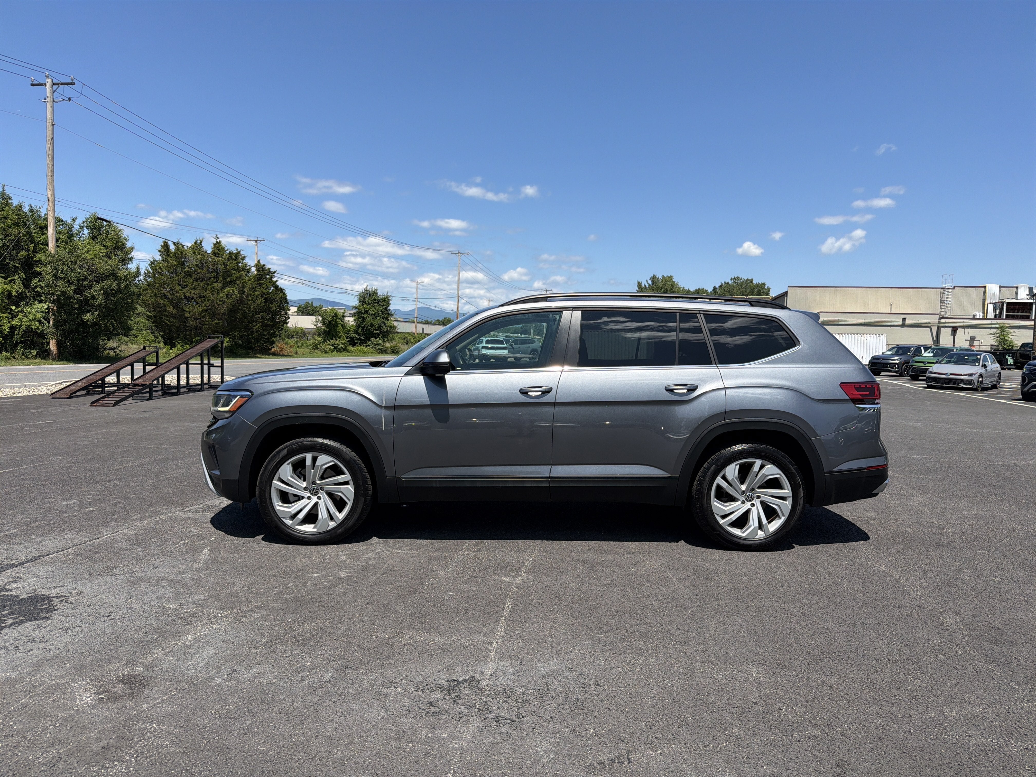 2022 Volkswagen Atlas 3.6L V6 SE w/Technology