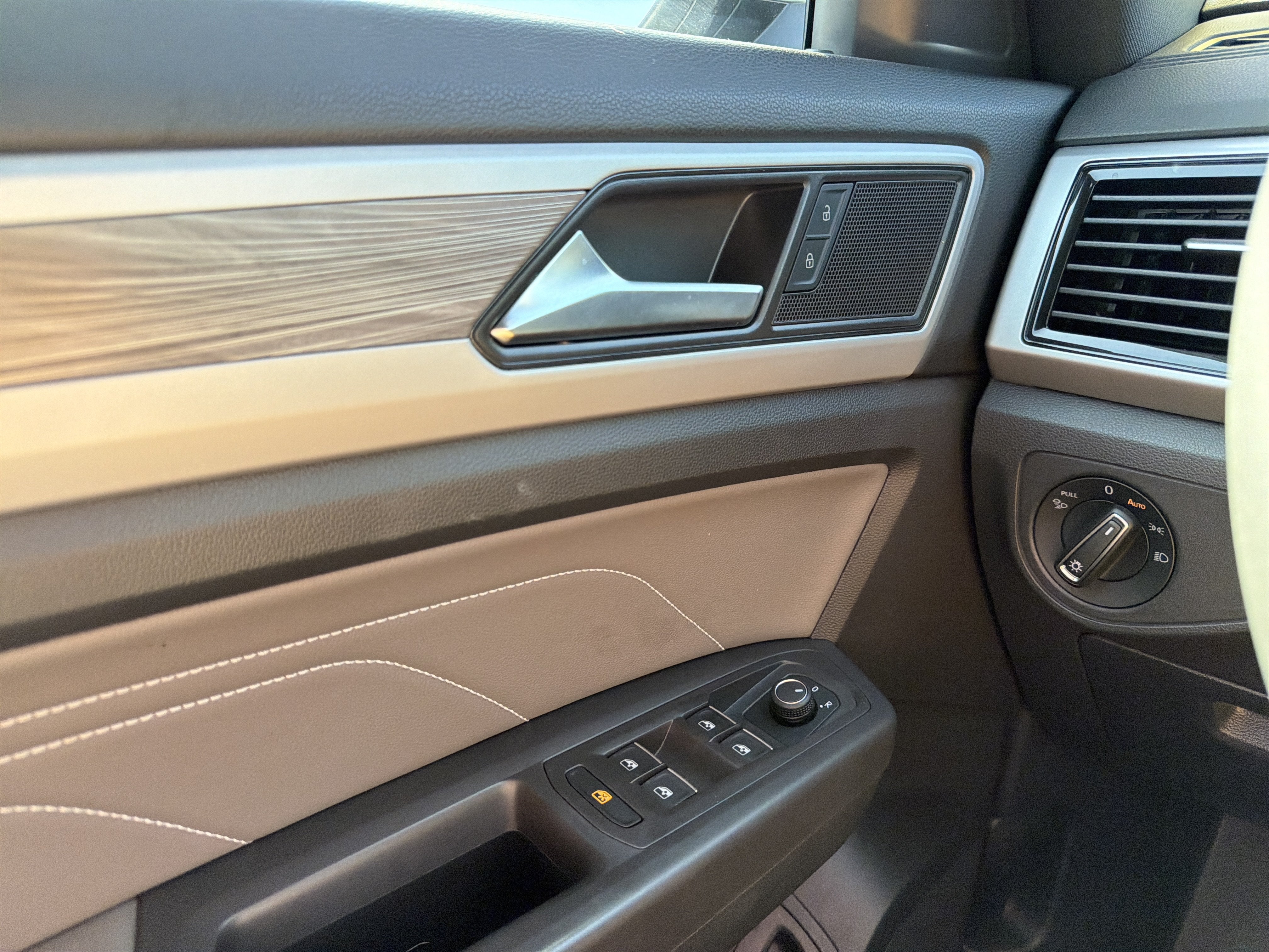 2023 Volkswagen Atlas Cross Sport 2.0T SE w/Technology