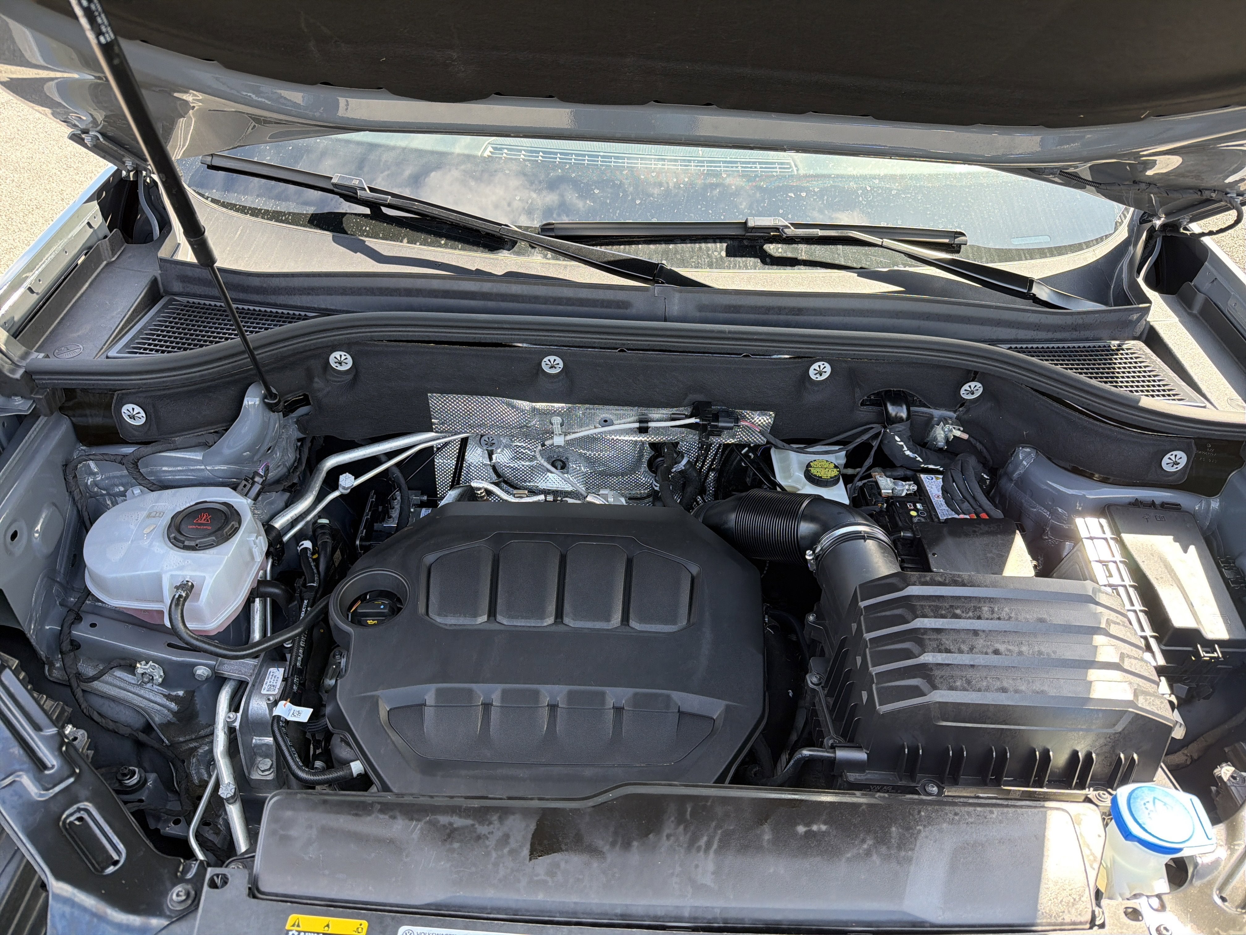 2025 Volkswagen Atlas Cross Sport 2.0T SE w/Technology