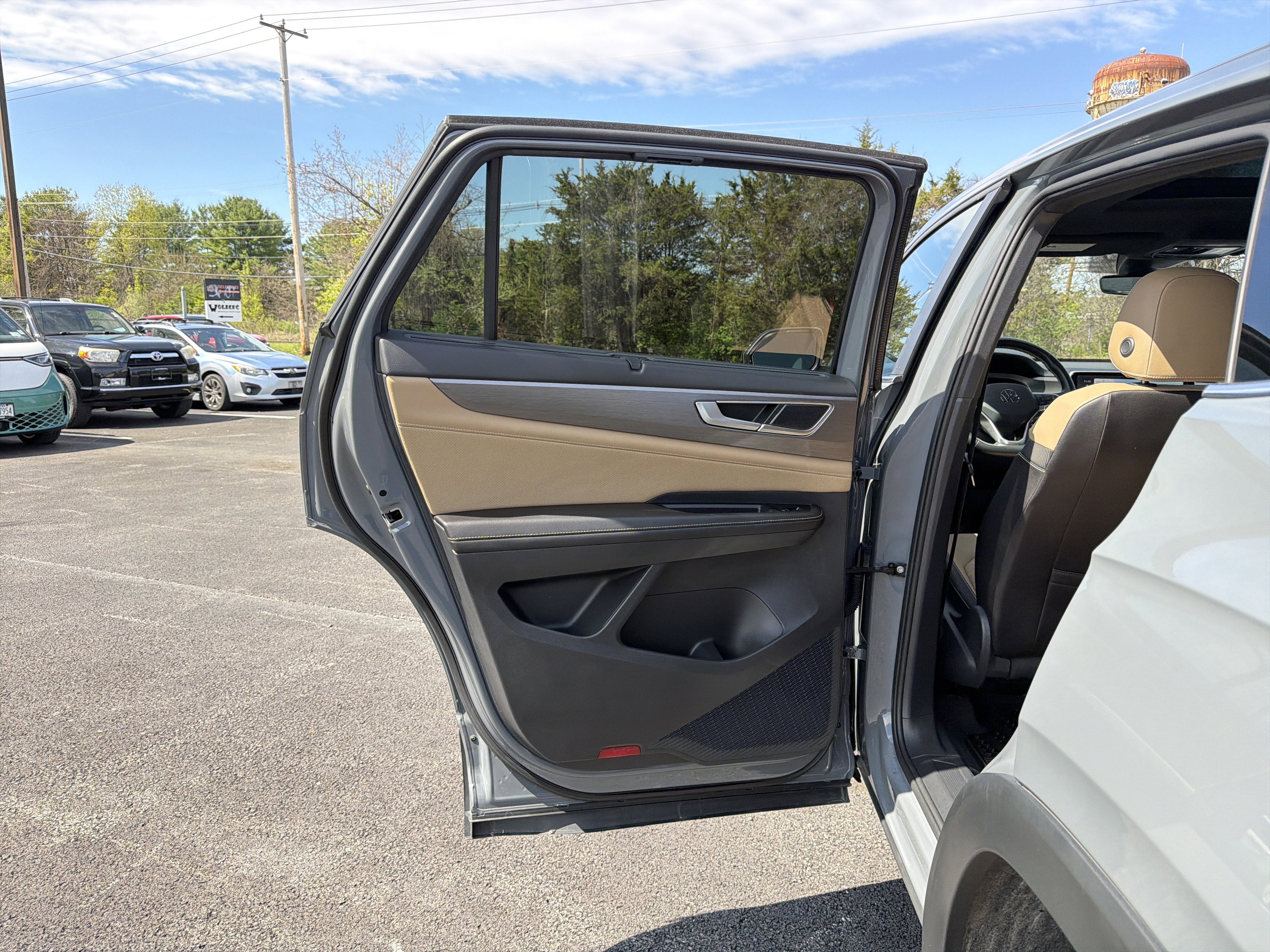 2025 Volkswagen Atlas Cross Sport 2.0T SE w/Technology