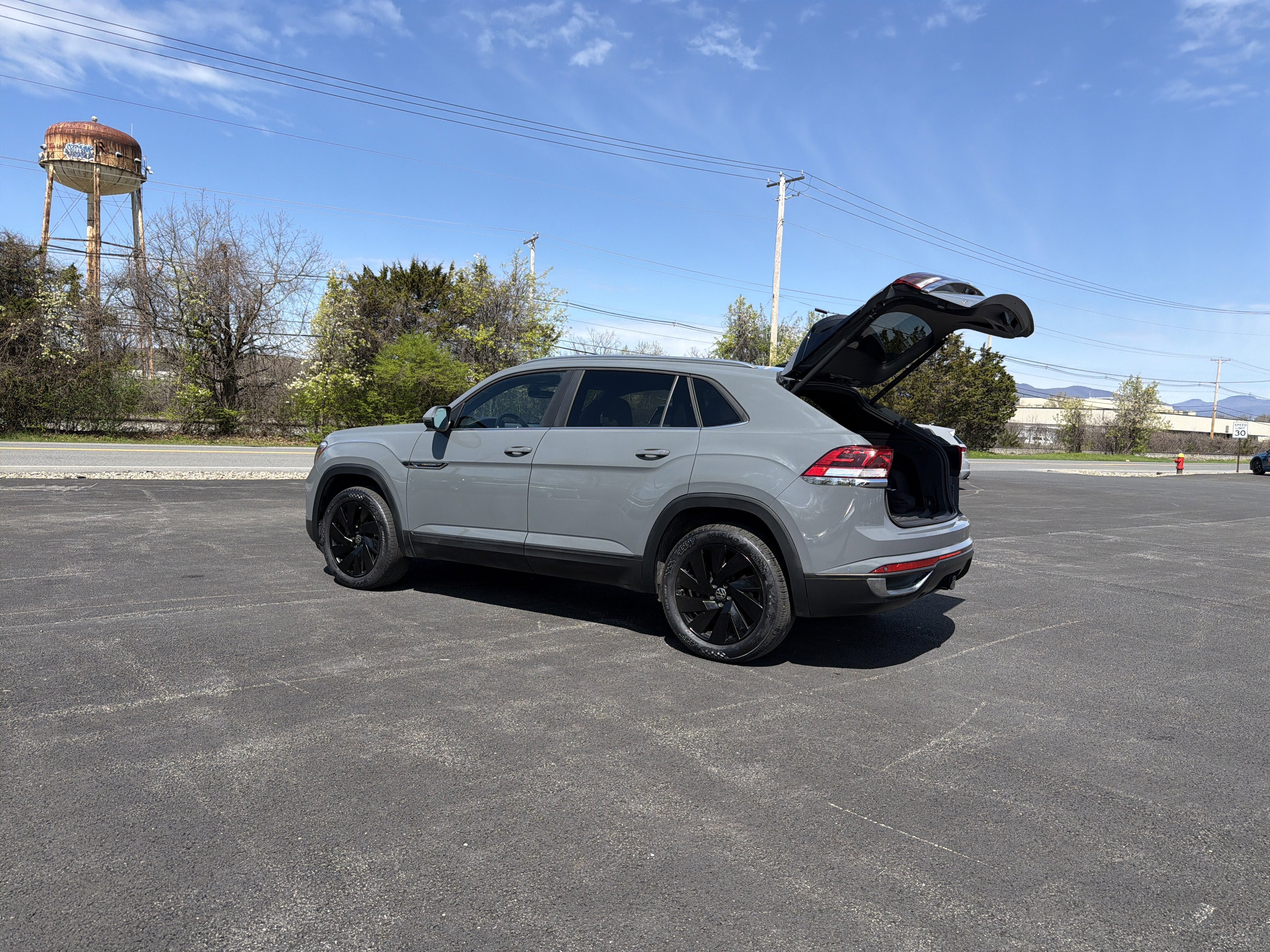 2025 Volkswagen Atlas Cross Sport 2.0T SE w/Technology