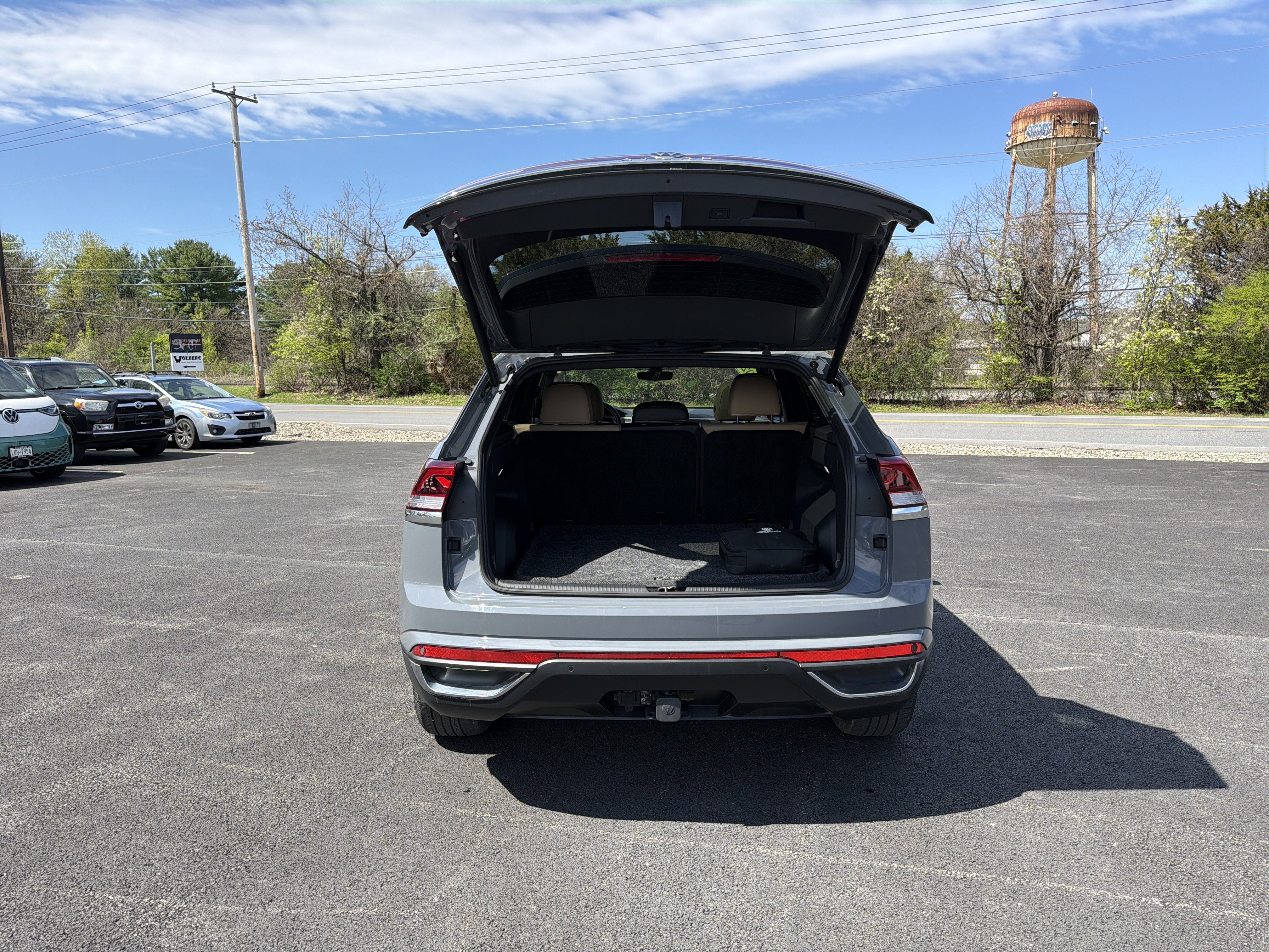 2025 Volkswagen Atlas Cross Sport 2.0T SE w/Technology
