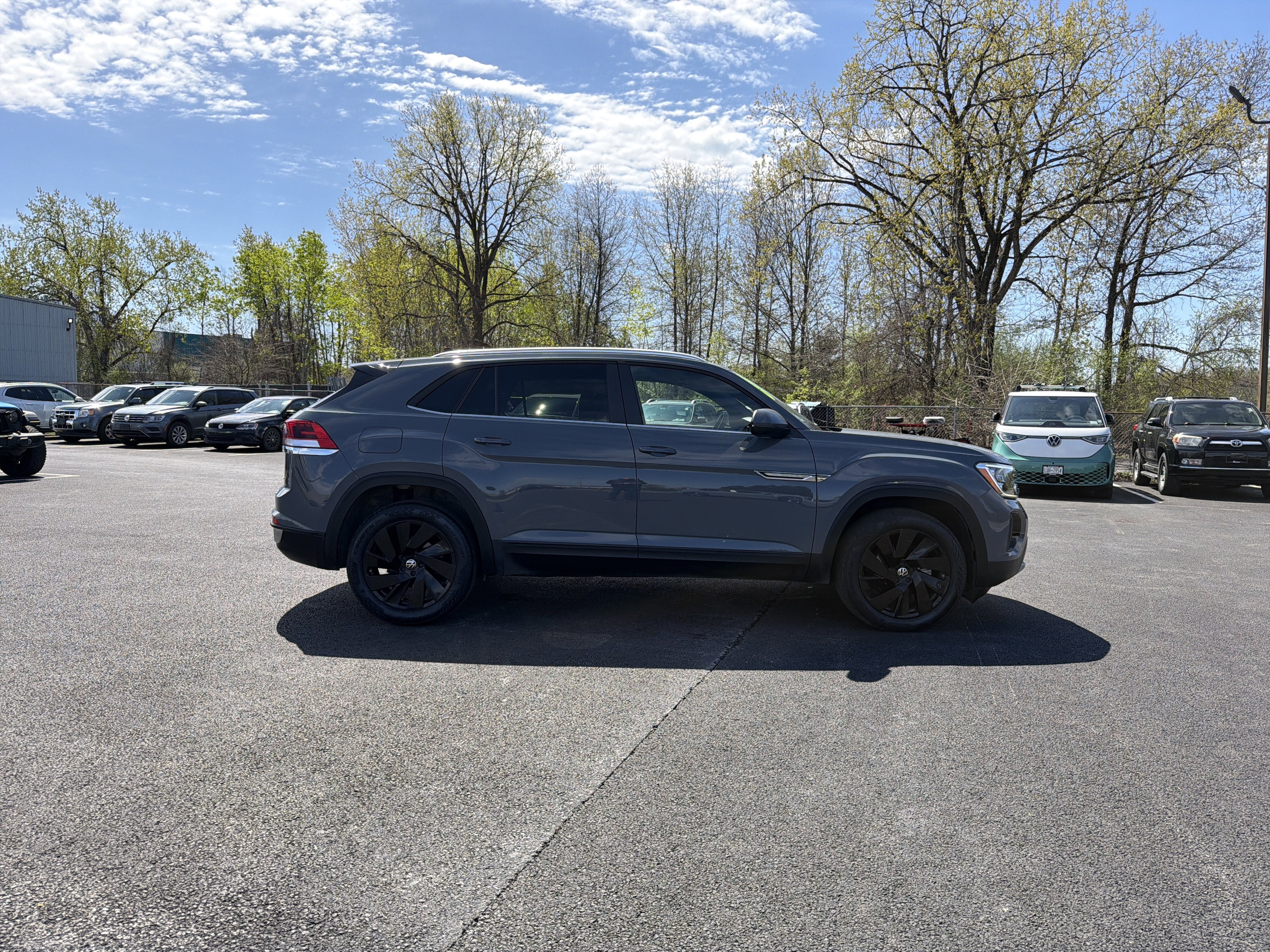 2025 Volkswagen Atlas Cross Sport 2.0T SE w/Technology
