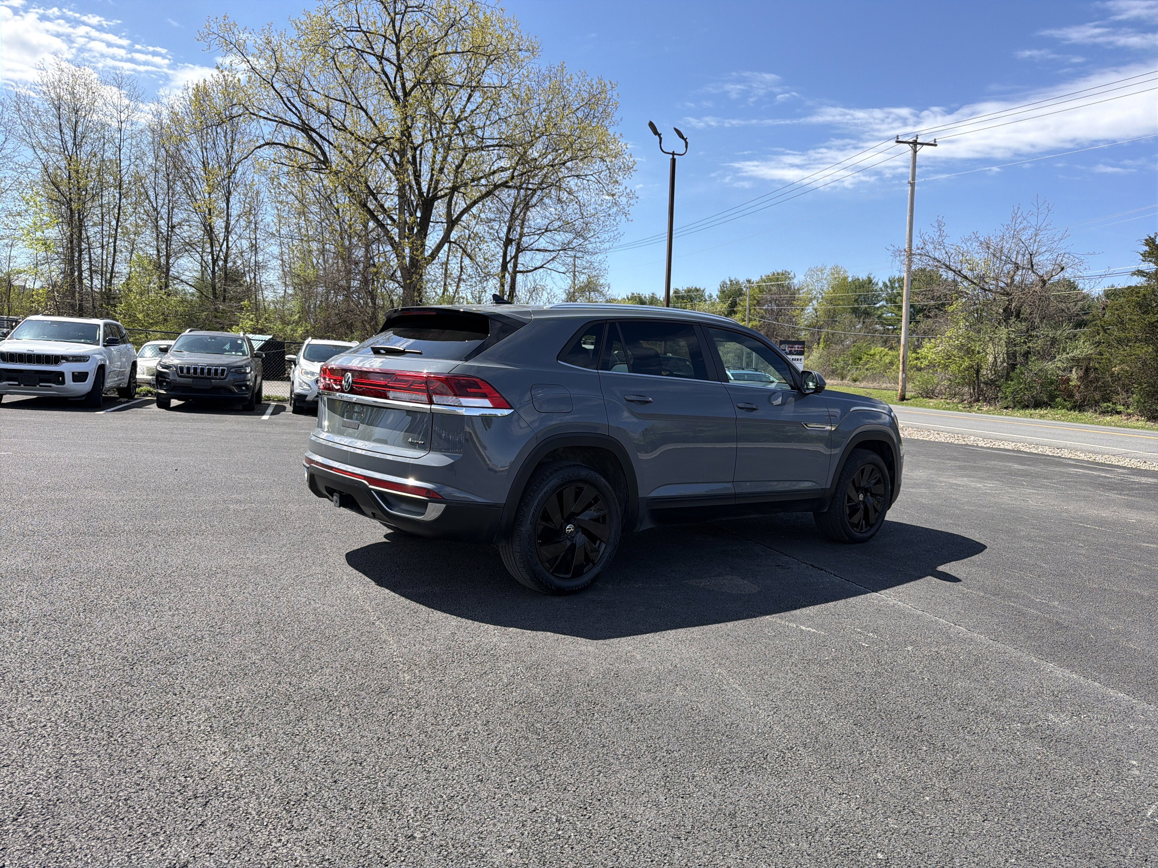 2025 Volkswagen Atlas Cross Sport 2.0T SE w/Technology