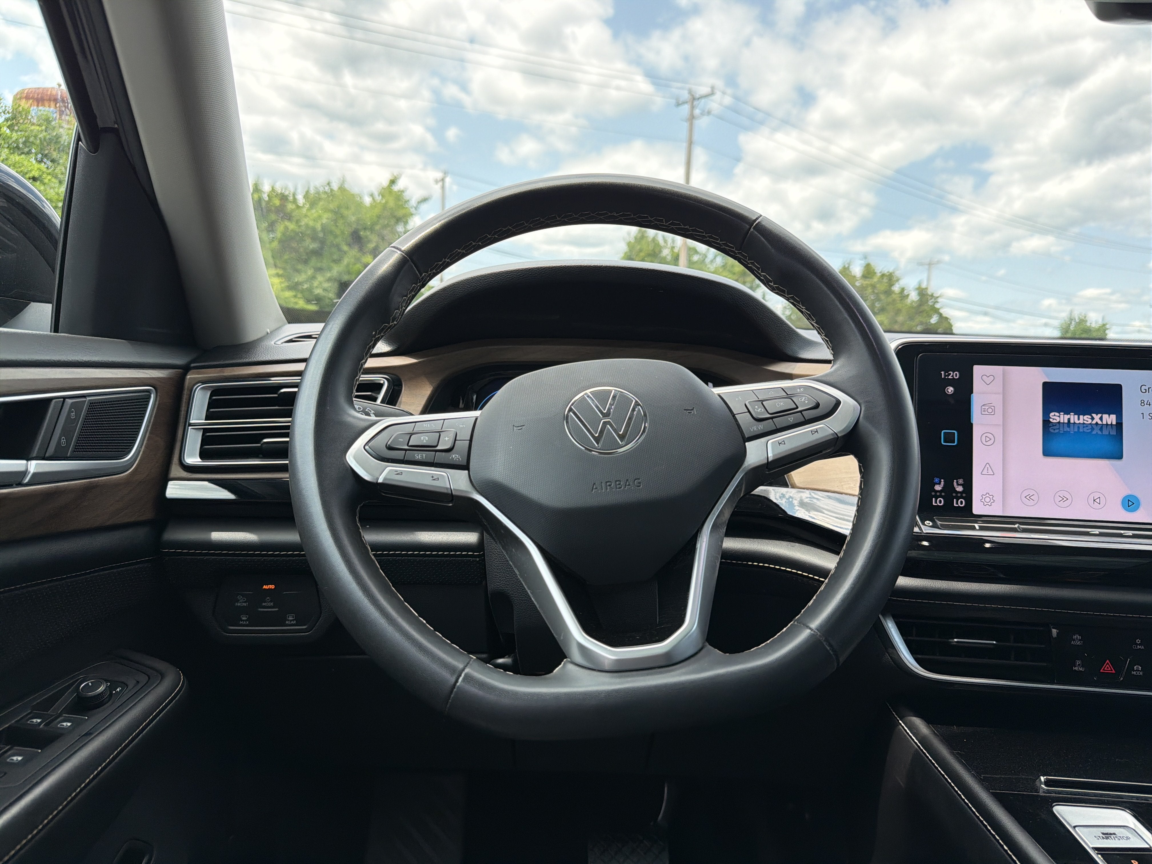 2024 Volkswagen Atlas 2.0T SE w/Technology