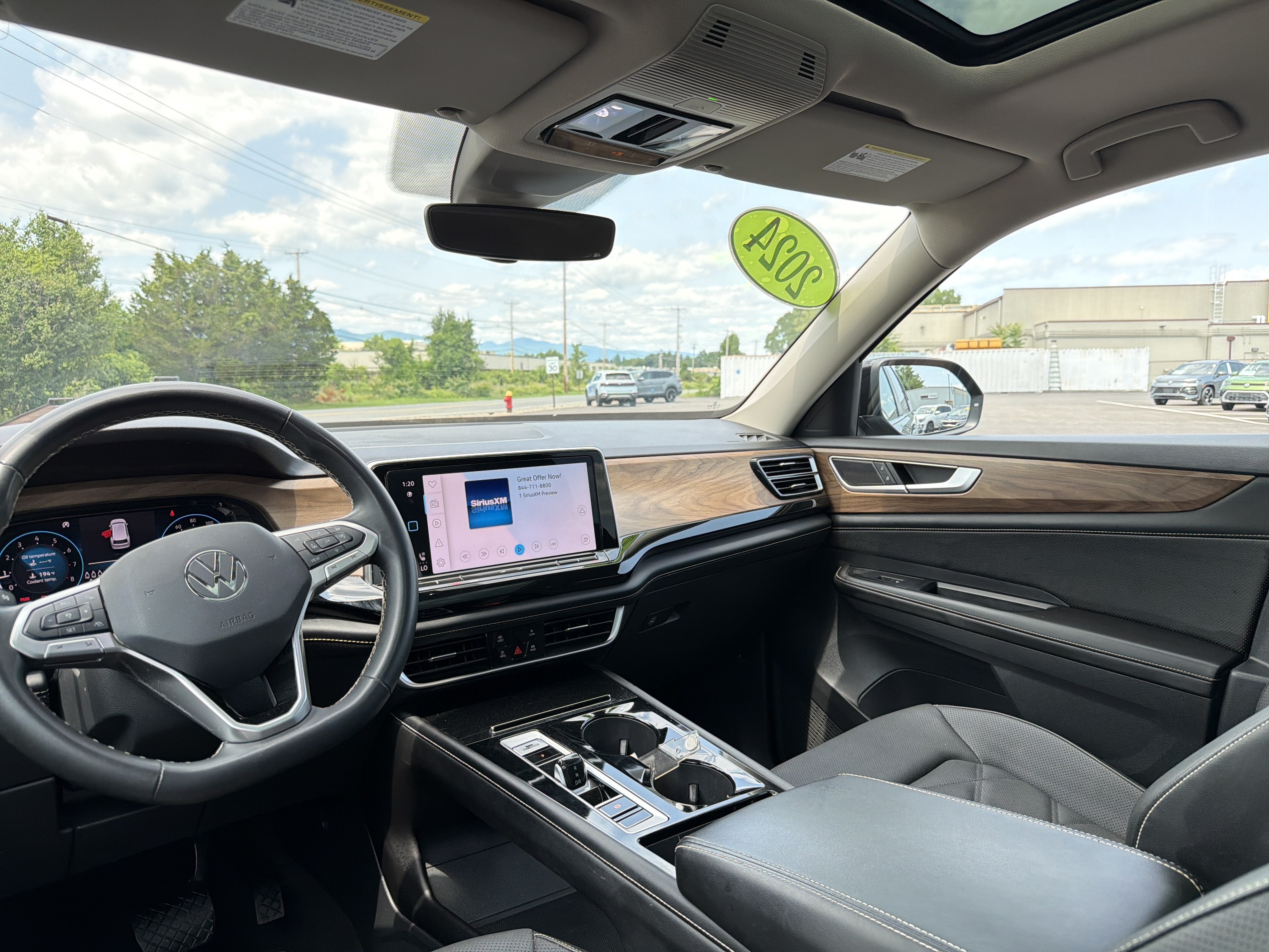 2024 Volkswagen Atlas 2.0T SE w/Technology