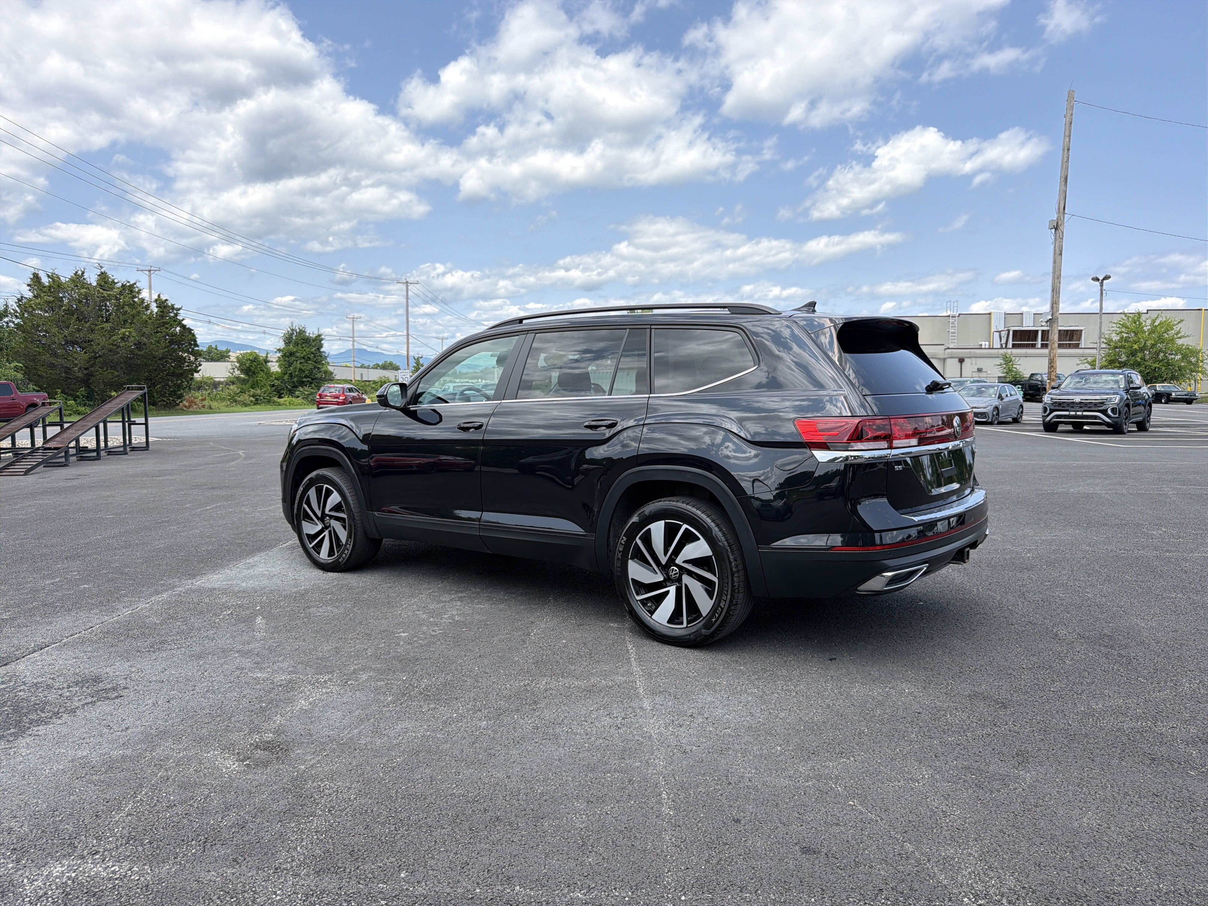 2024 Volkswagen Atlas 2.0T SE w/Technology